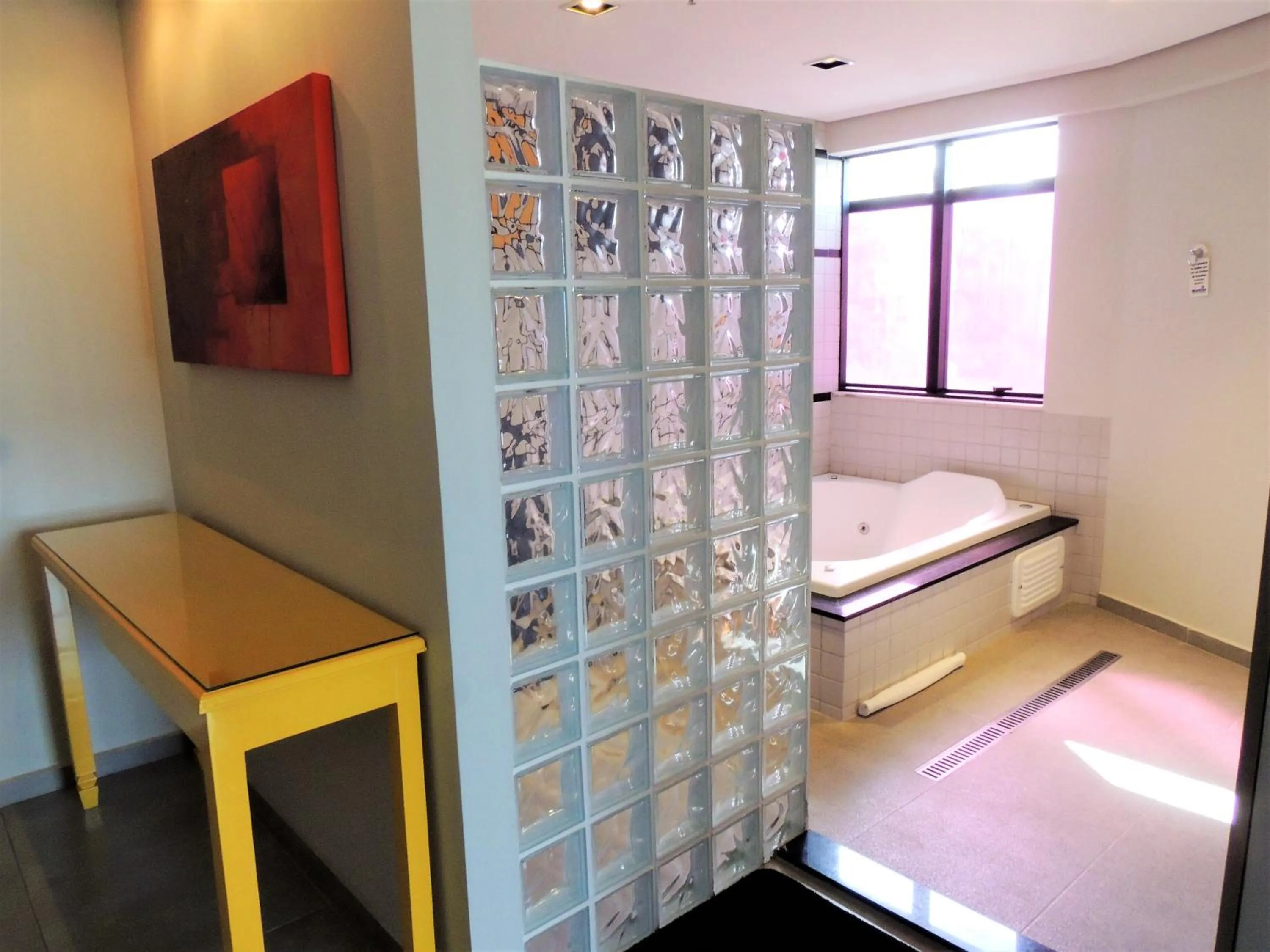 Hot Tub, Bed in Mondrian Suite Hotel