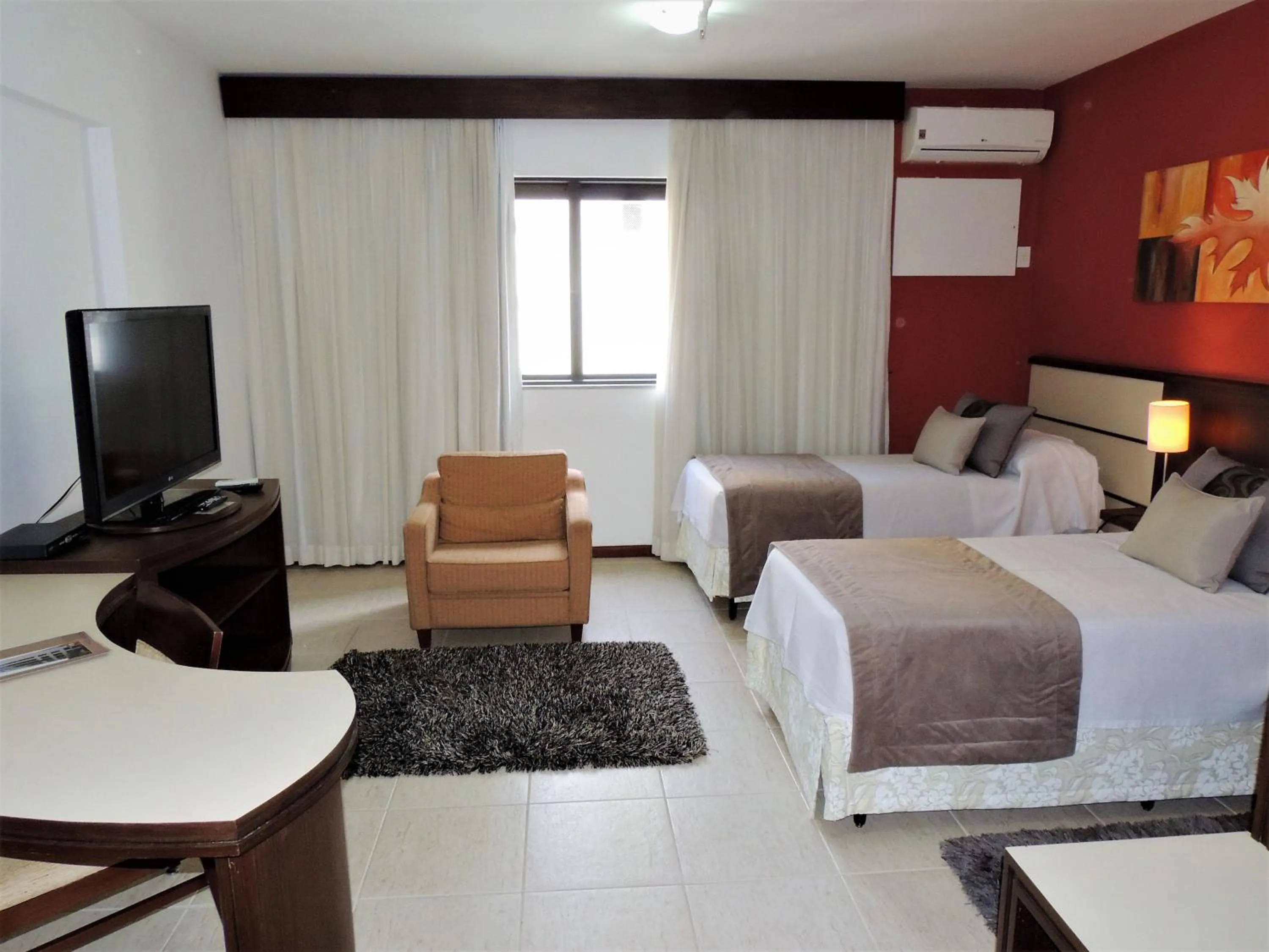 Bedroom, Bed in Mondrian Suite Hotel