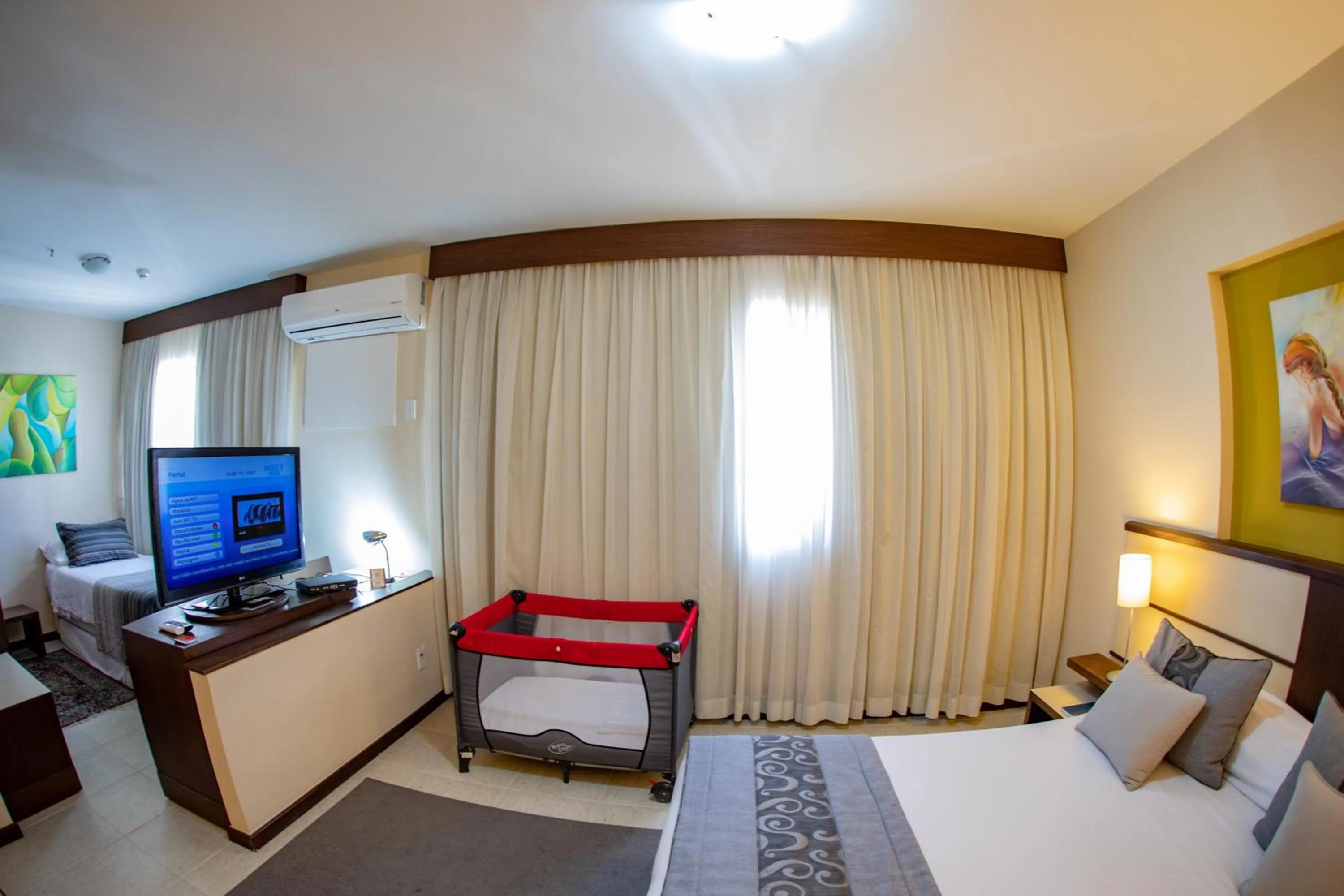 Bedroom, Bed in Mondrian Suite Hotel