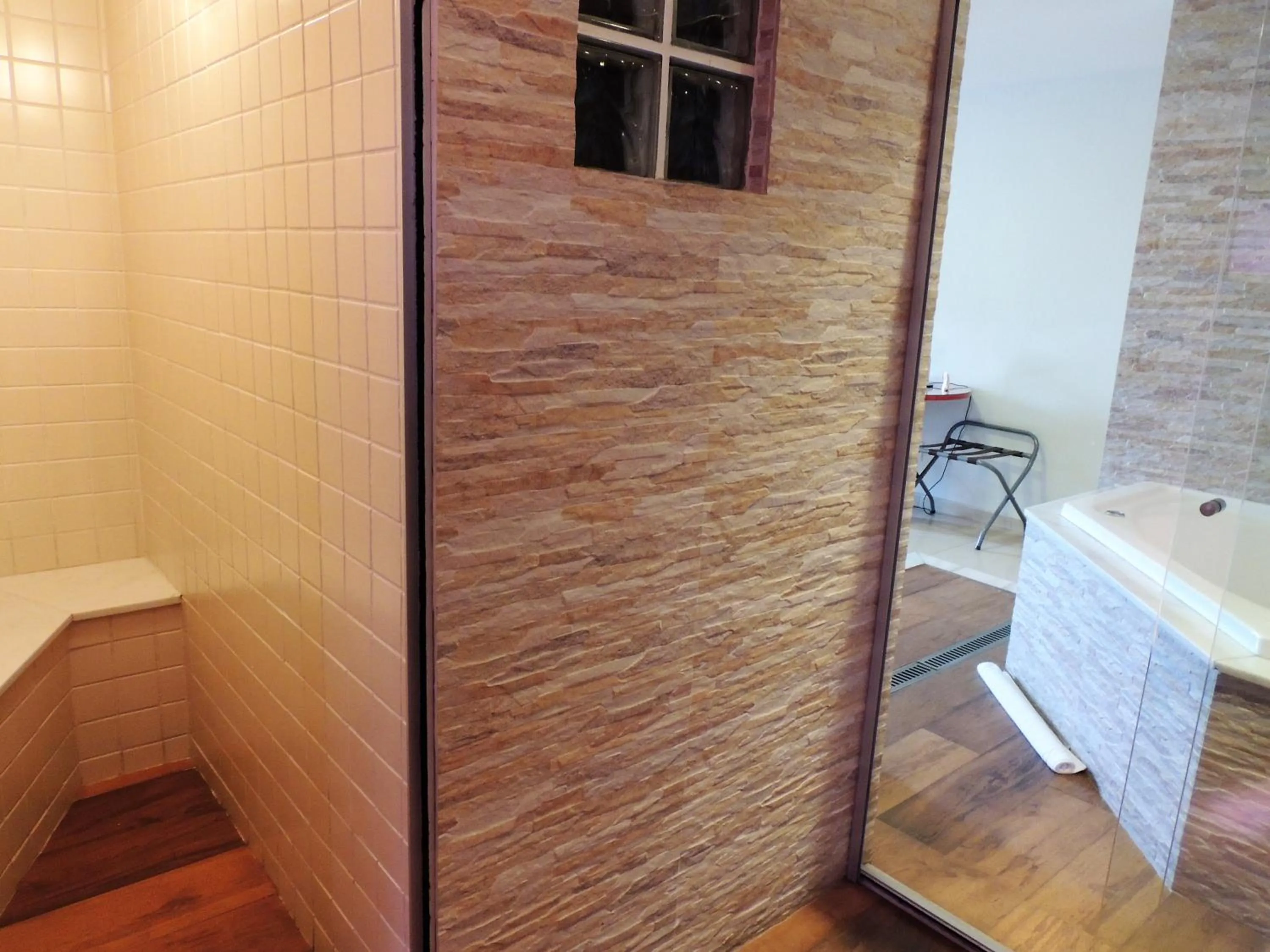 Hot Tub in Mondrian Suite Hotel