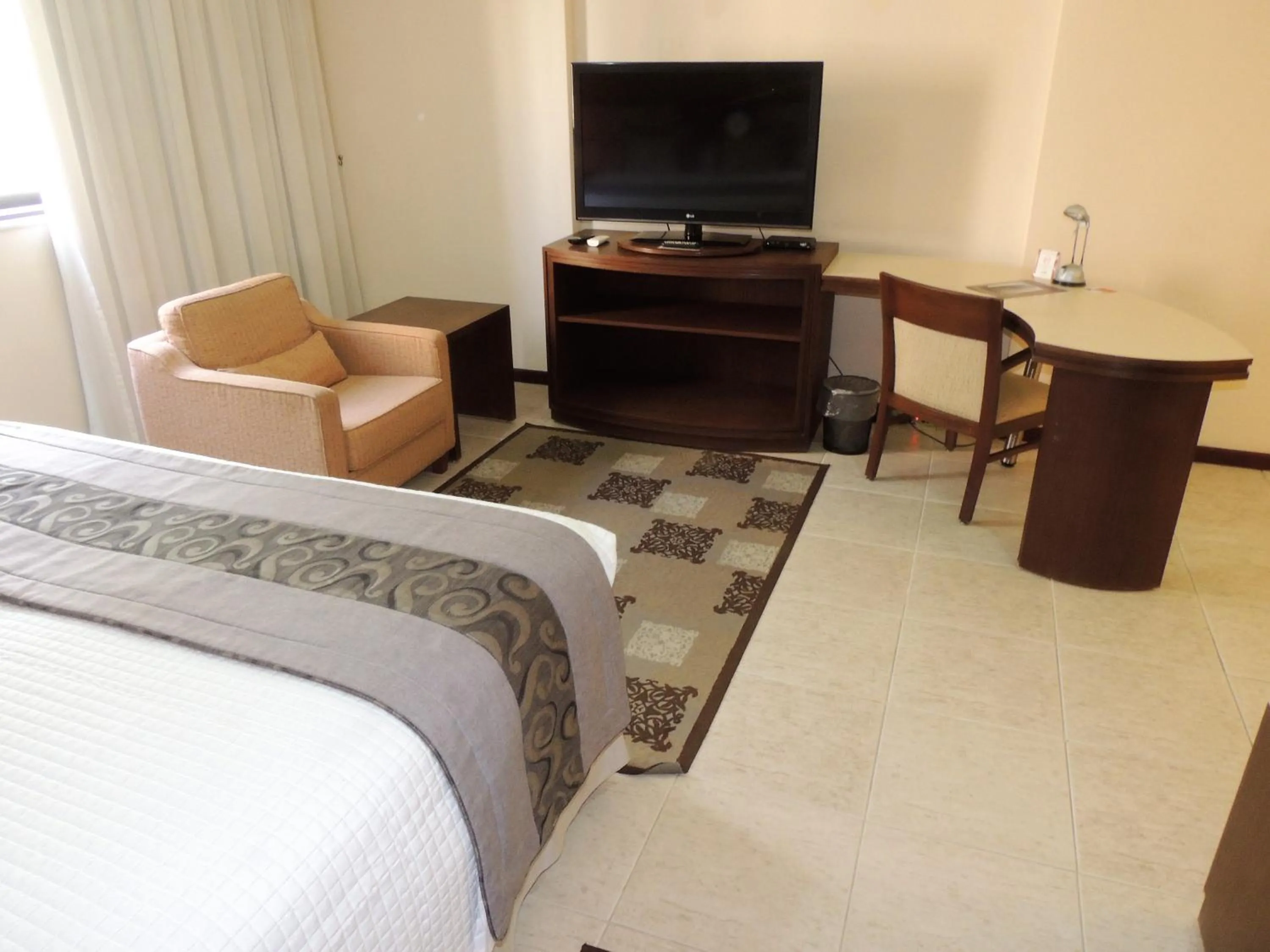 Bed in Mondrian Suite Hotel