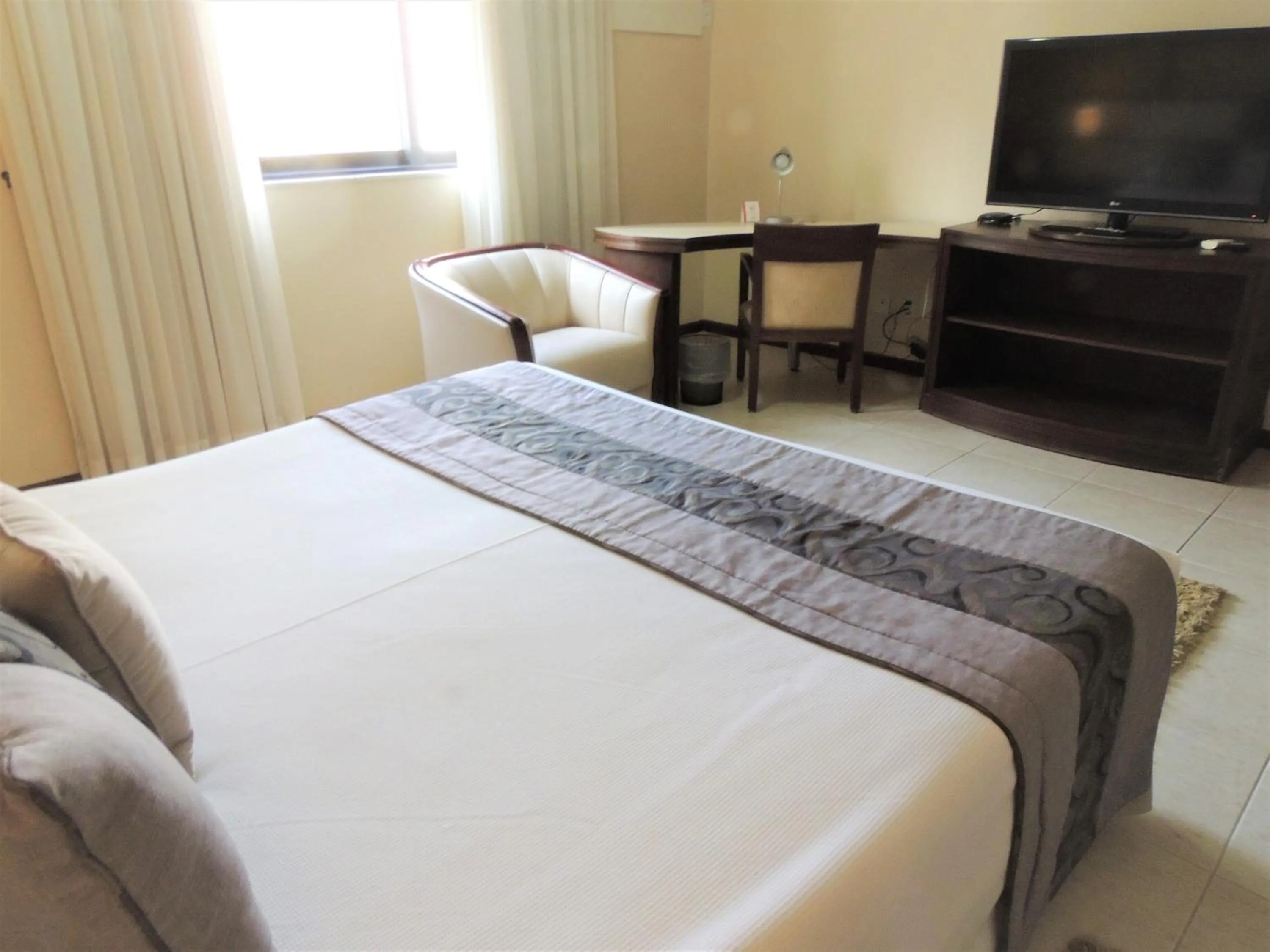 Bed in Mondrian Suite Hotel