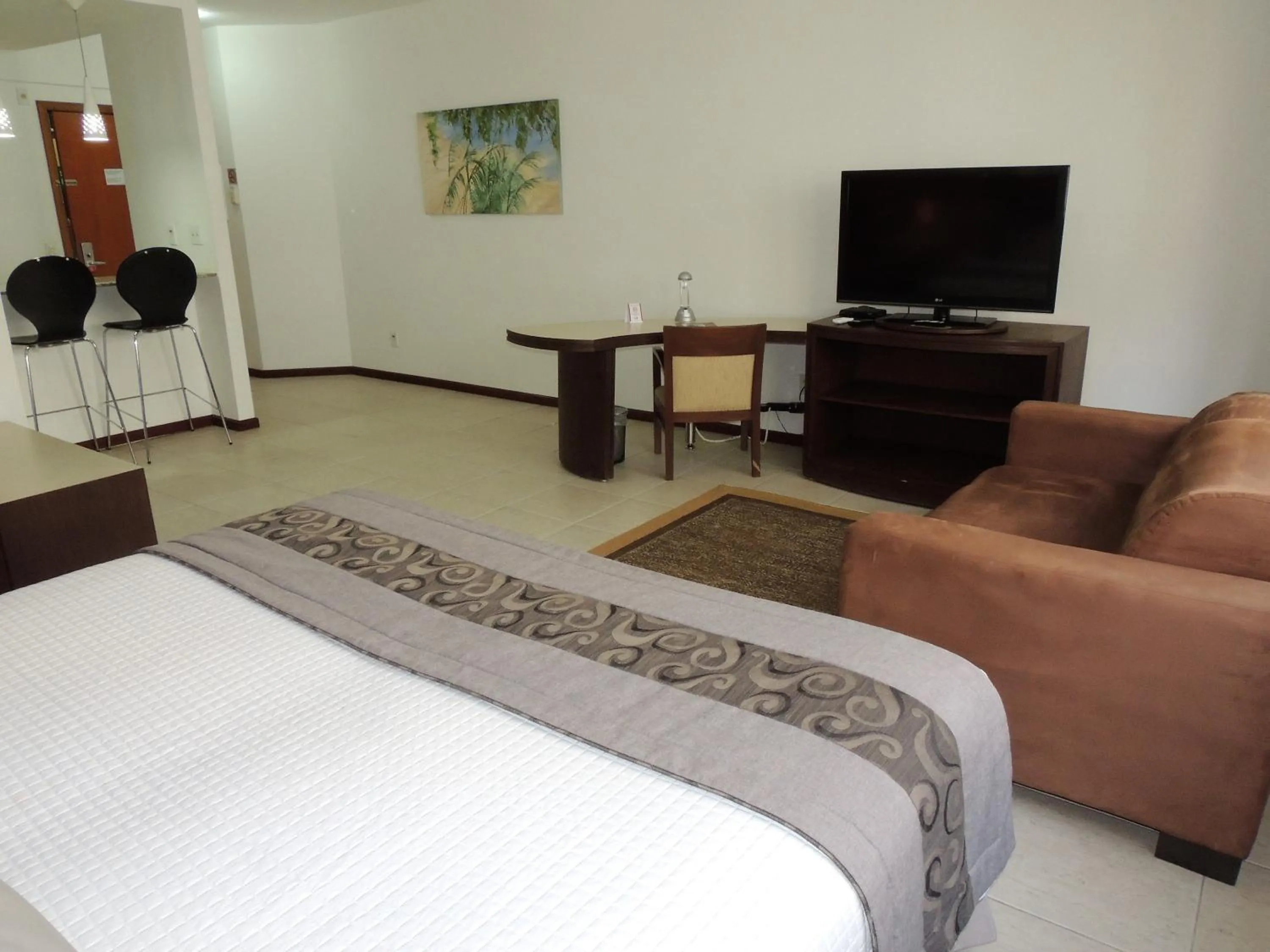 Bedroom, Bed in Mondrian Suite Hotel