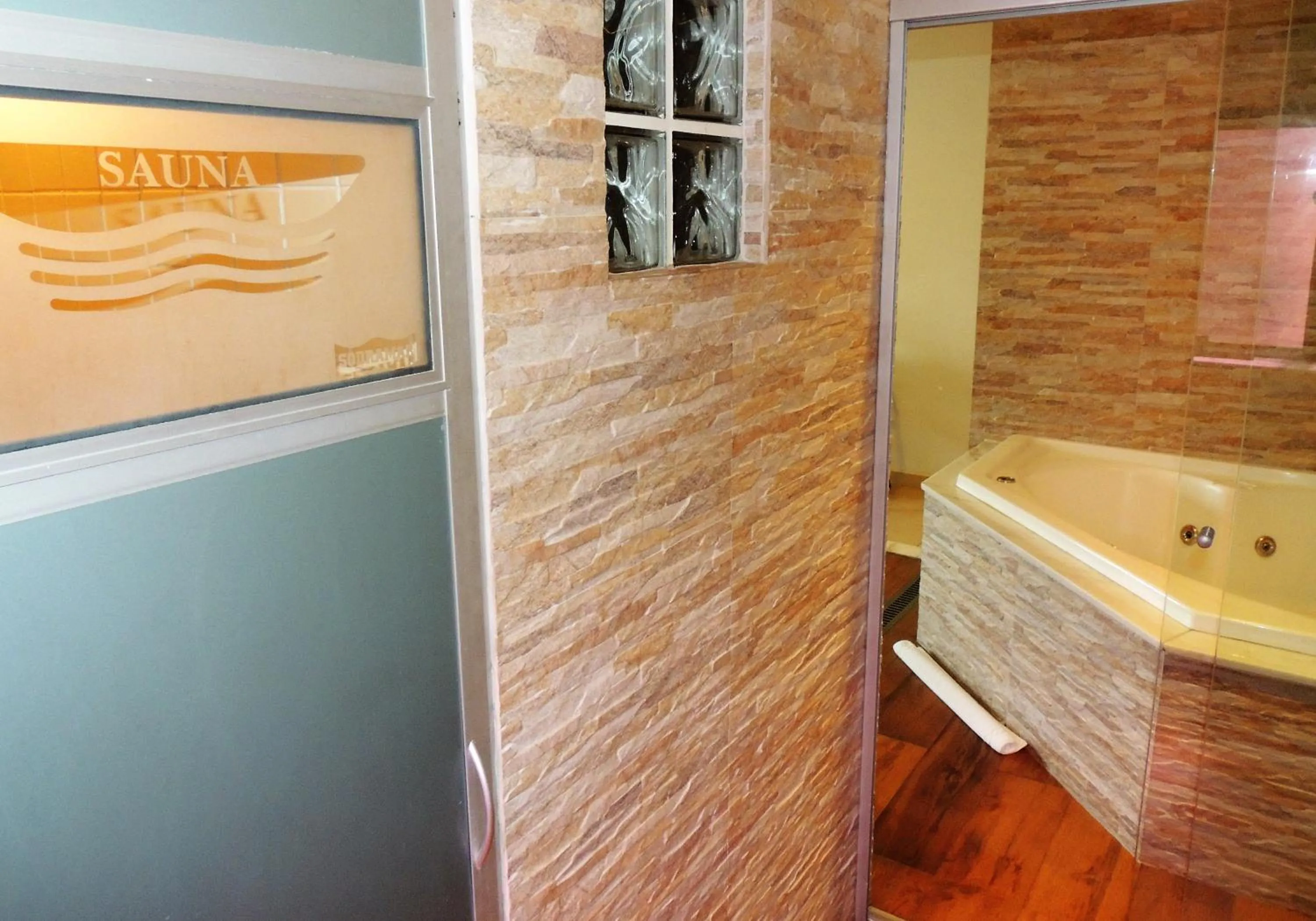 Sauna in Mondrian Suite Hotel