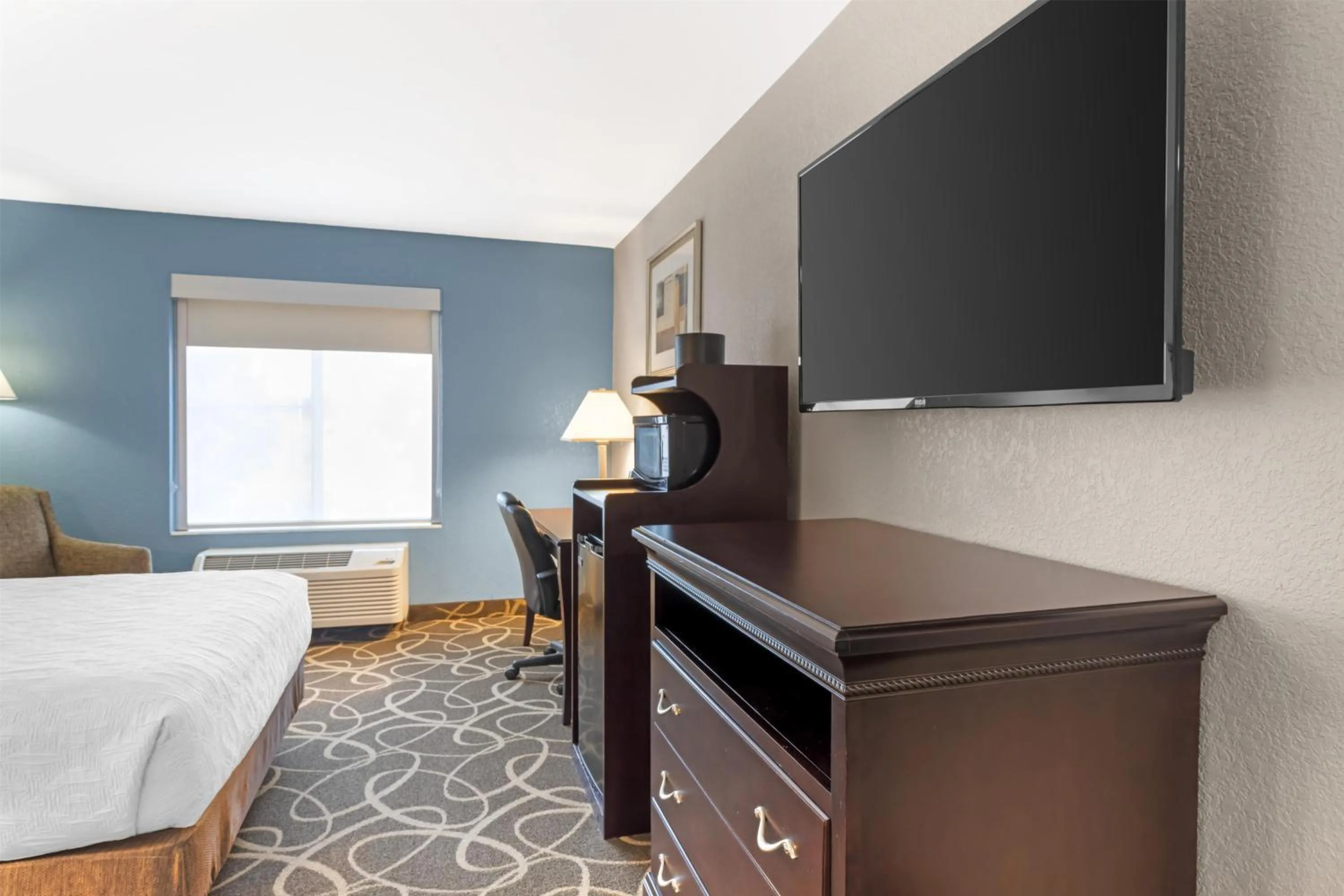 Bedroom, Bed in Best Western Plus Eau Claire Conference Center
