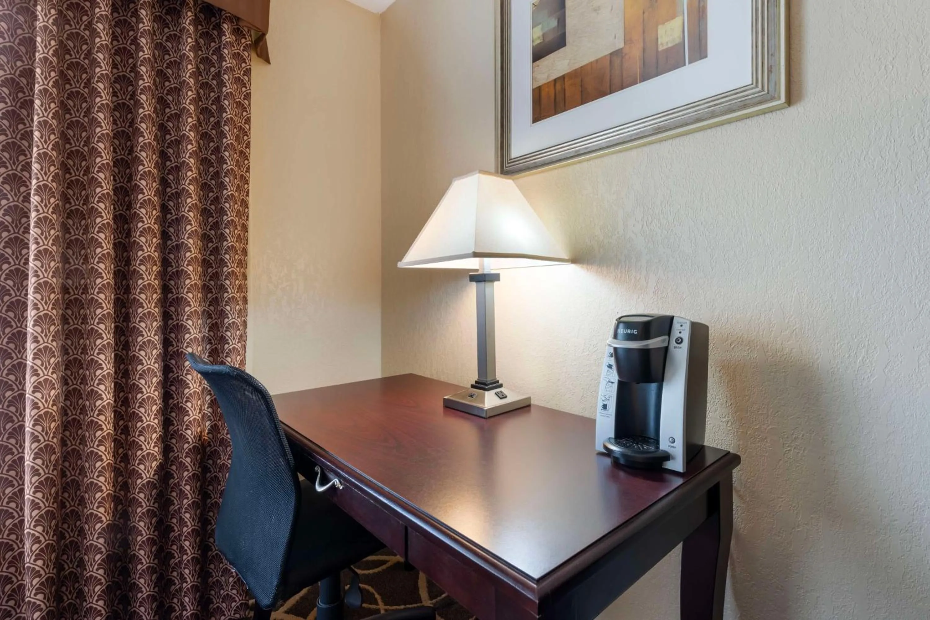 King Room with Communication Assistance in Best Western Plus Eau Claire Conference Center
