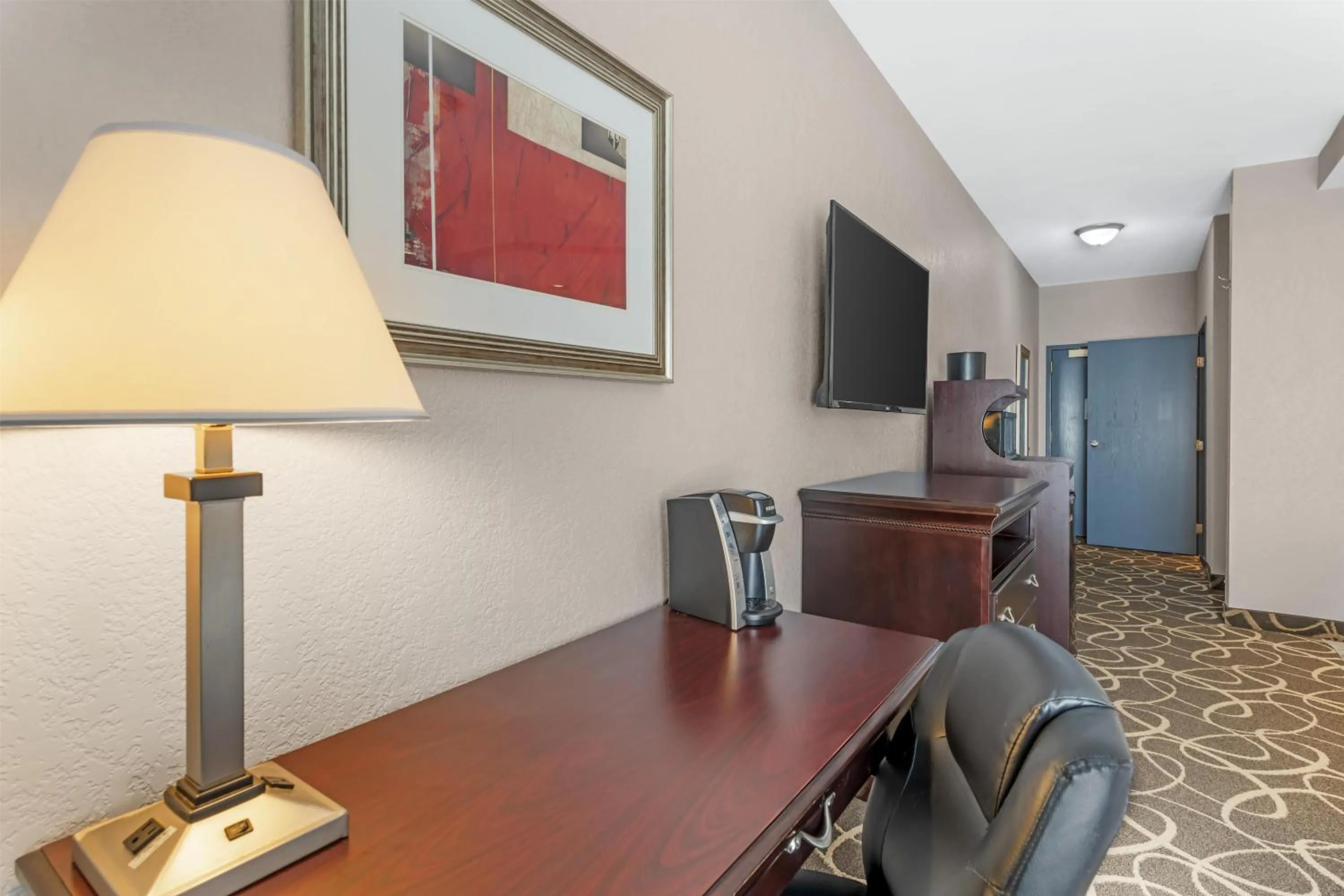 Bedroom in Best Western Plus Eau Claire Conference Center