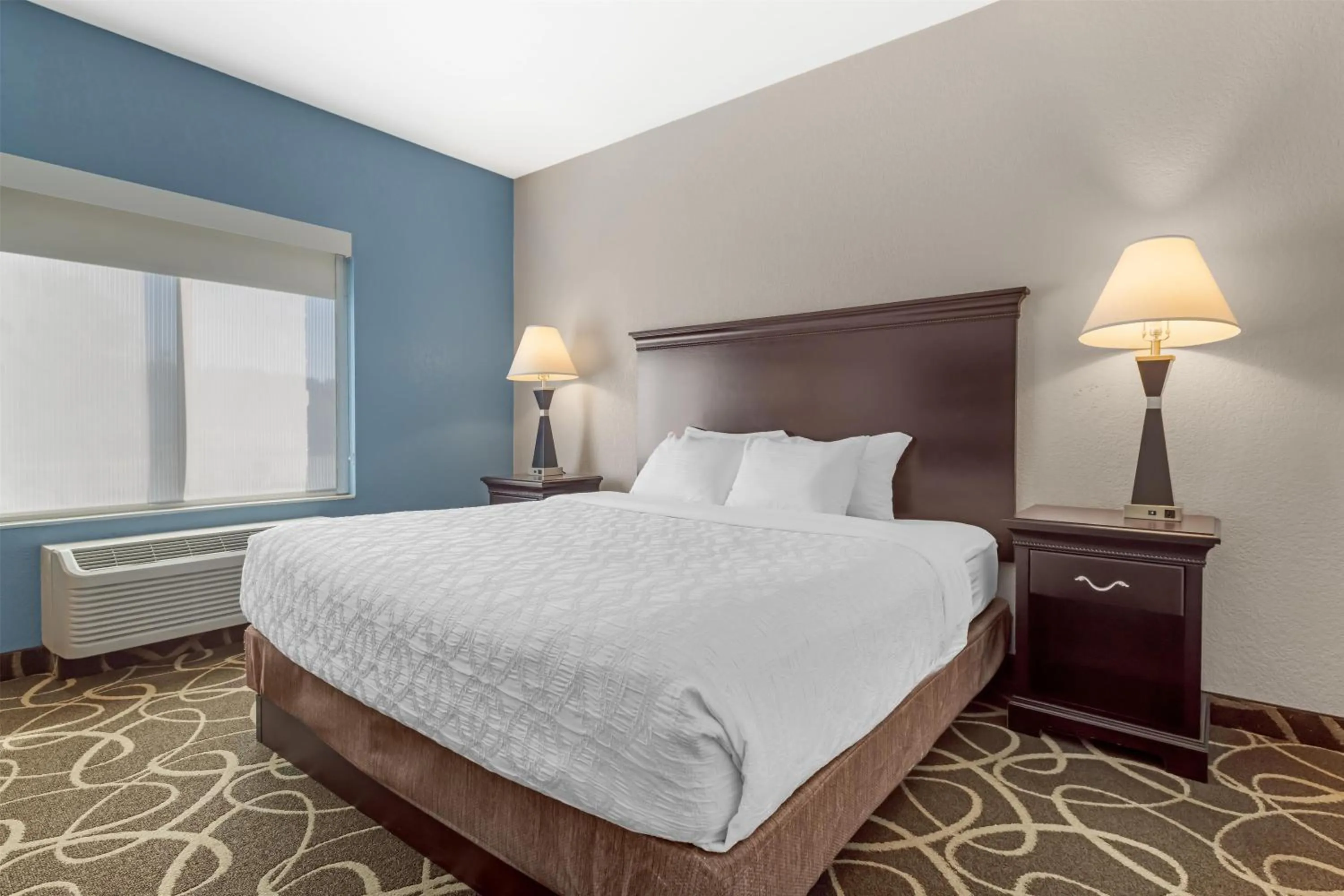 Bedroom, Bed in Best Western Plus Eau Claire Conference Center