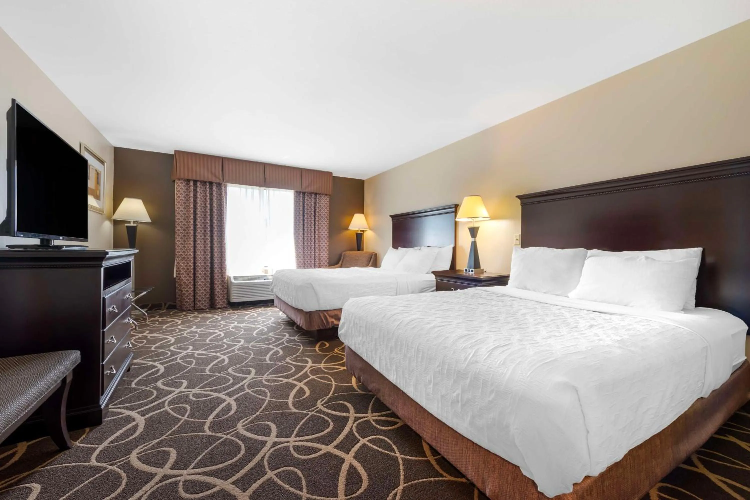 Queen Suite with Two Queen Beds and Bath Tub - Disability Access/Non-Smoking  in Best Western Plus Eau Claire Conference Center