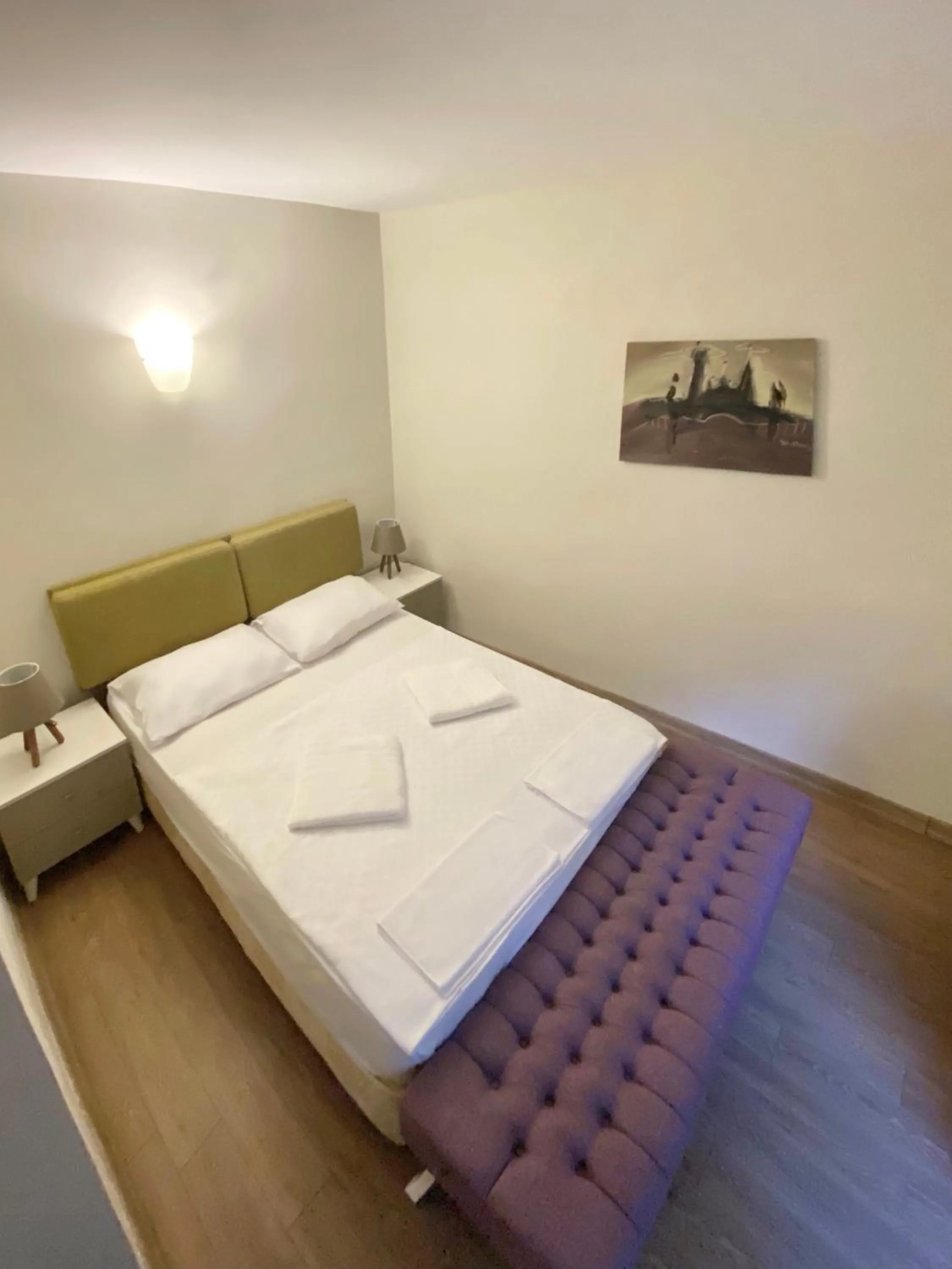 Bedroom, Bed in Ford Hotel