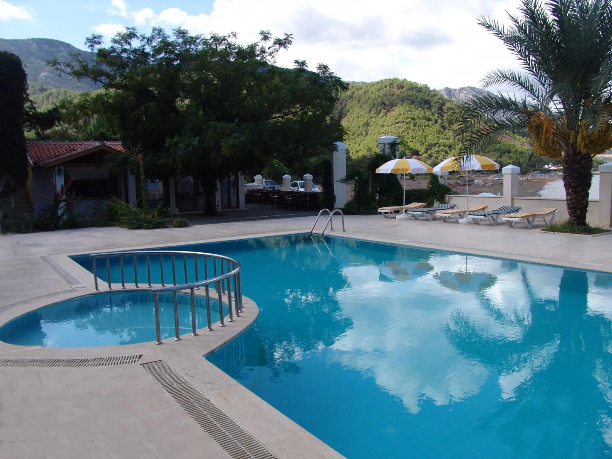 Facade/entrance in Ford Hotel