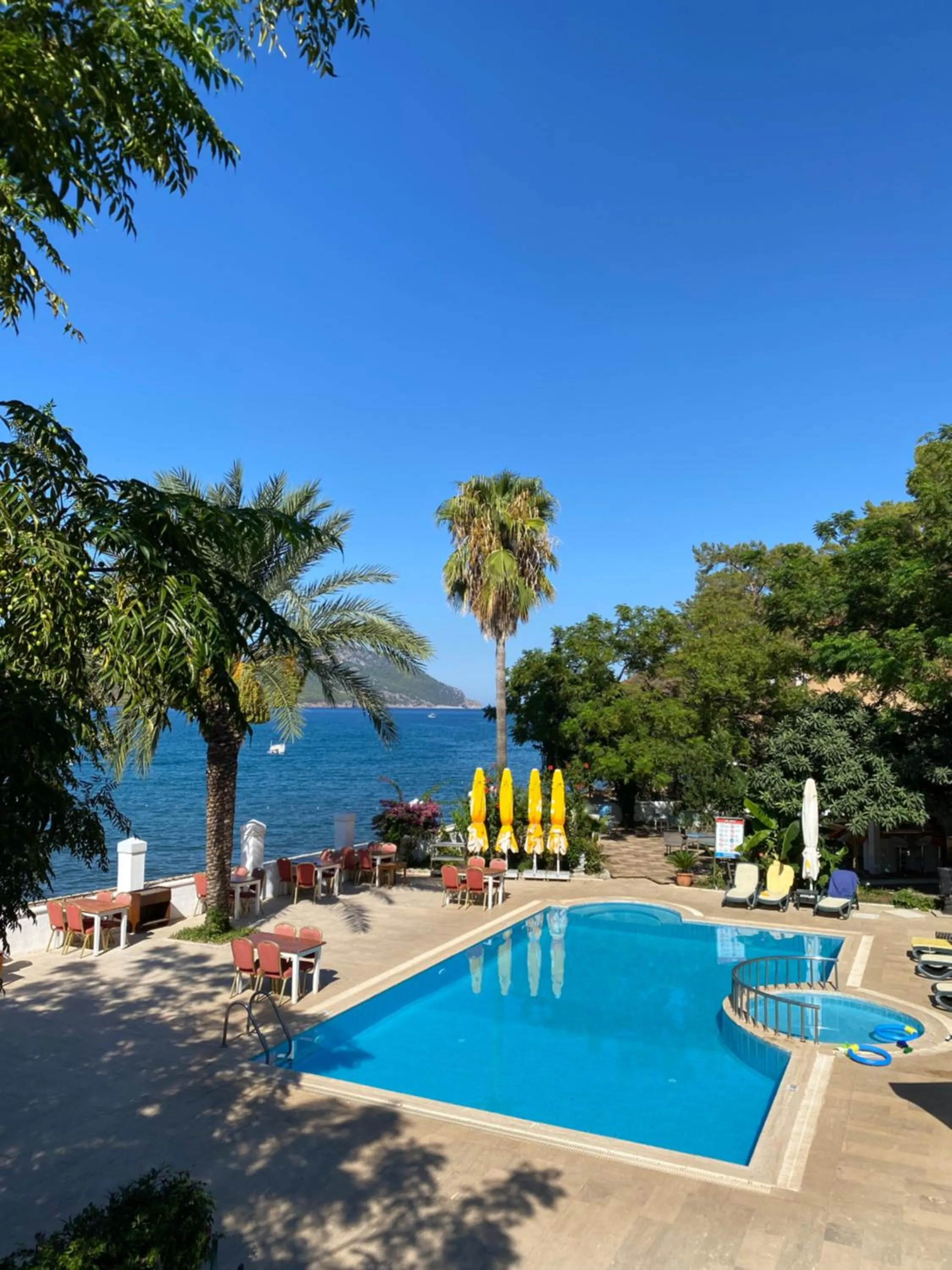 Pool view in Ford Hotel