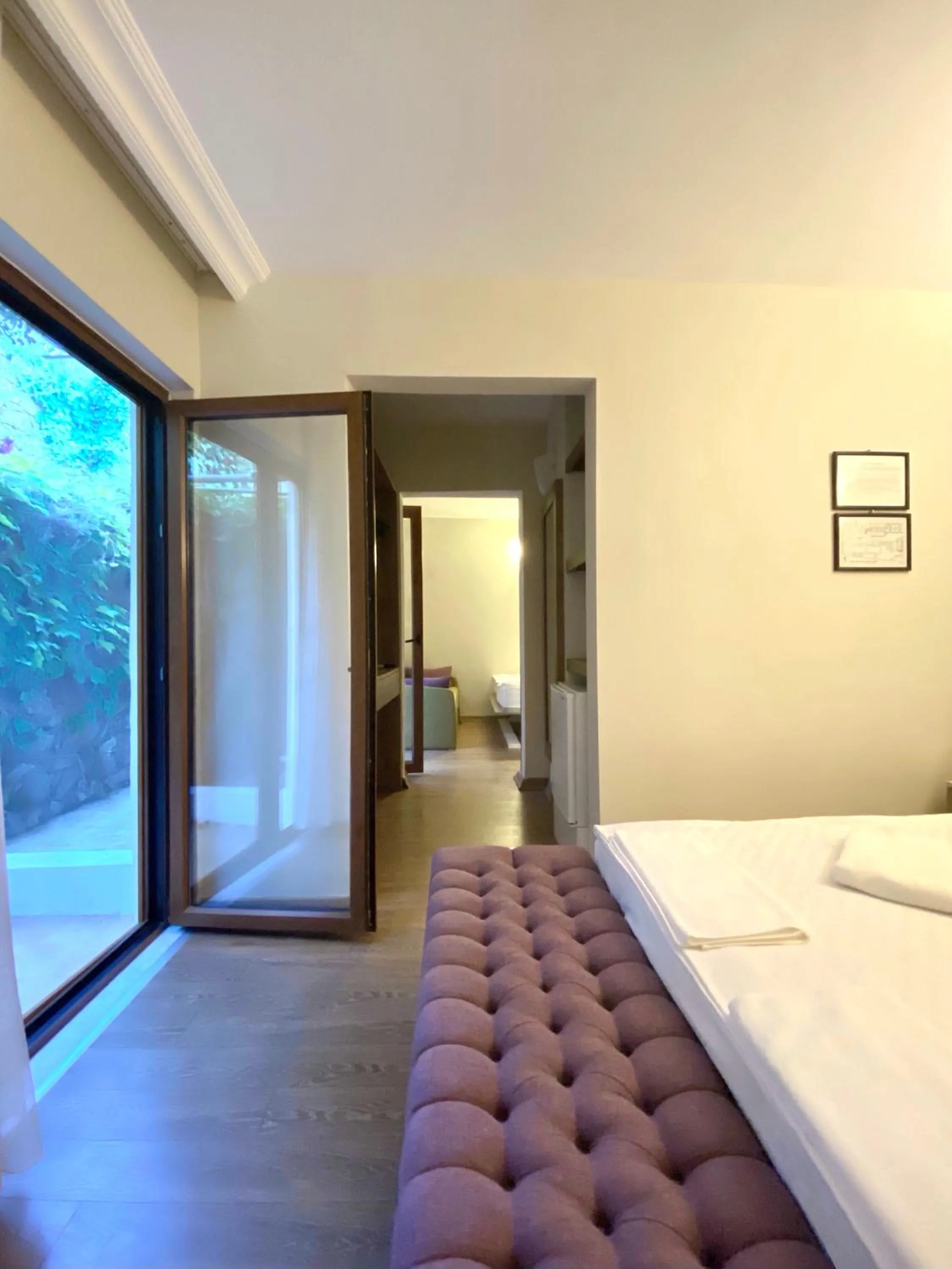 Bedroom, Bed in Ford Hotel