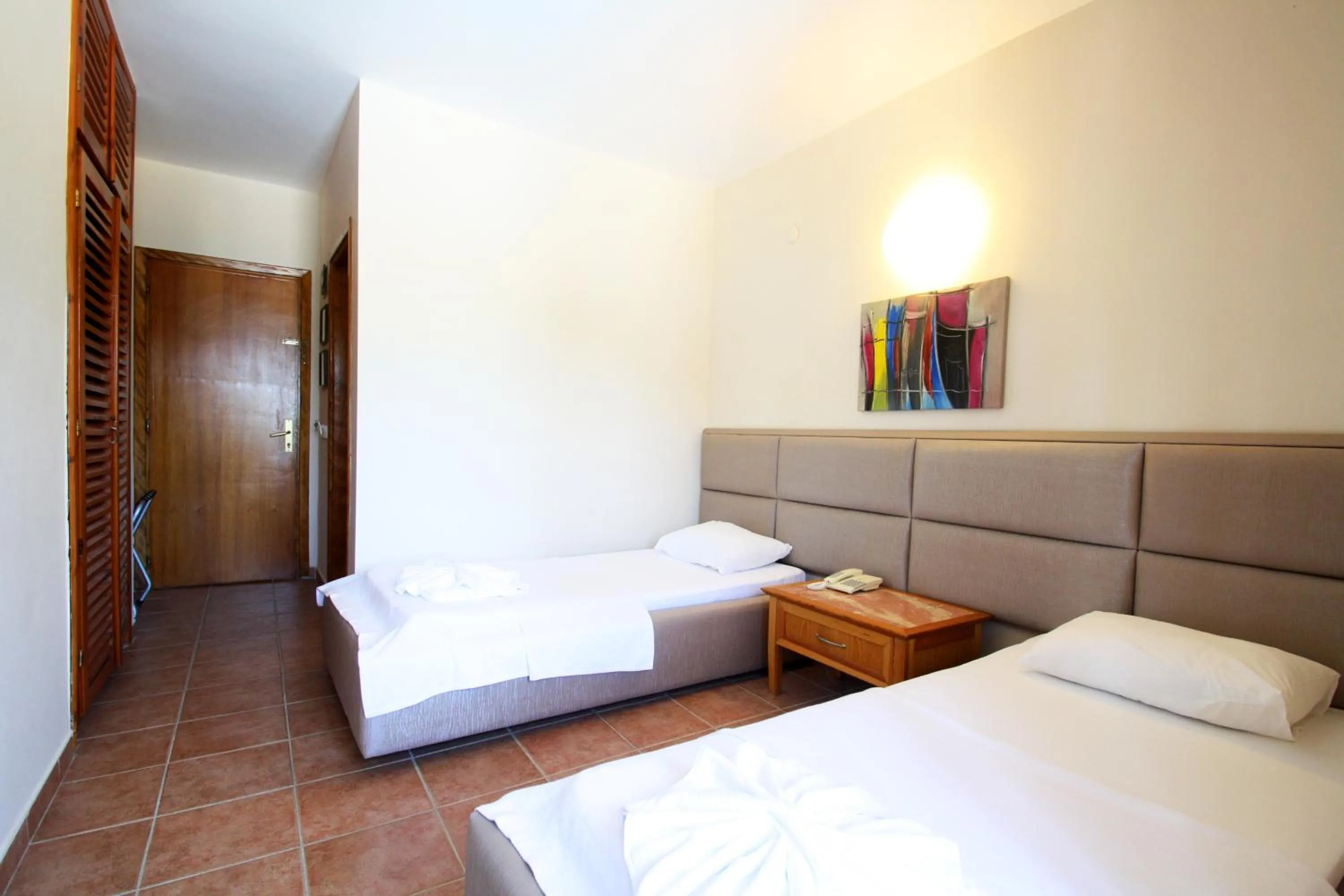 Photo of the whole room, Bed in Ford Hotel