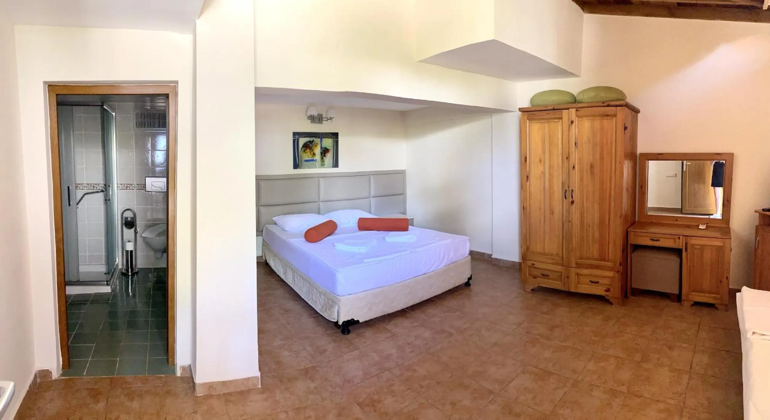 Bedroom, Bed in Ford Hotel