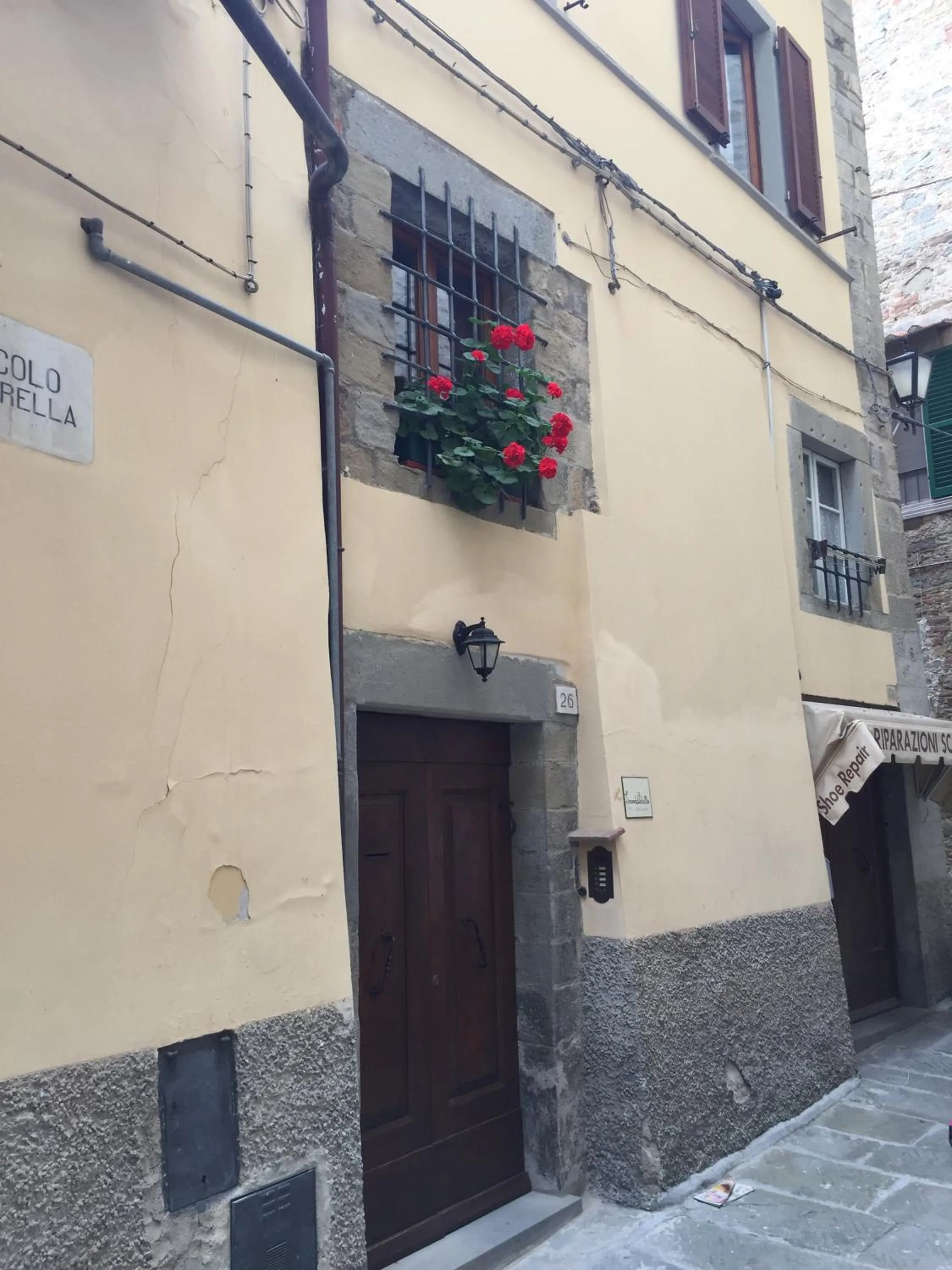 Facade/entrance in Locanda Petrella