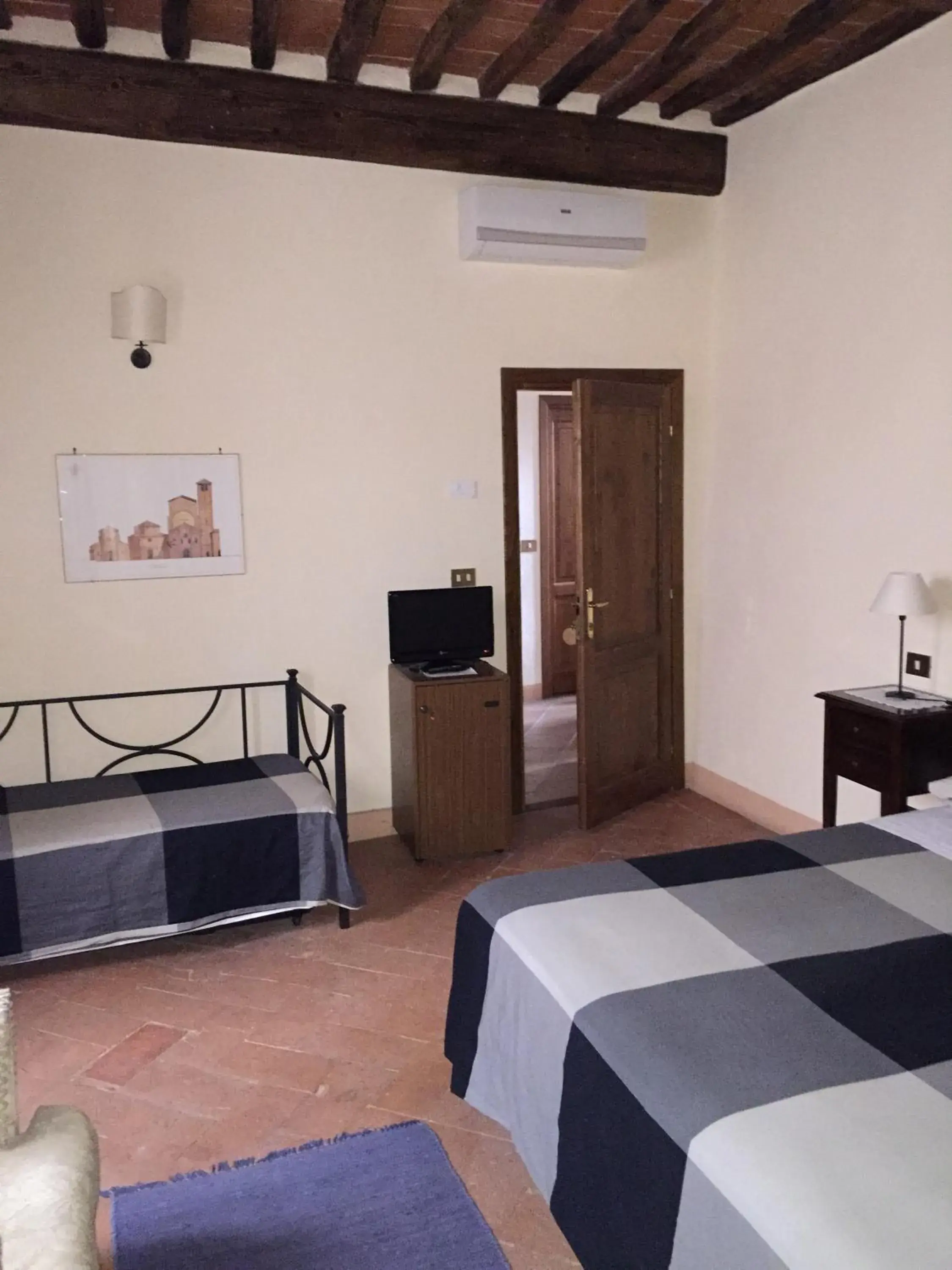 Triple Room in Locanda Petrella Triple Room in Locanda Petrella