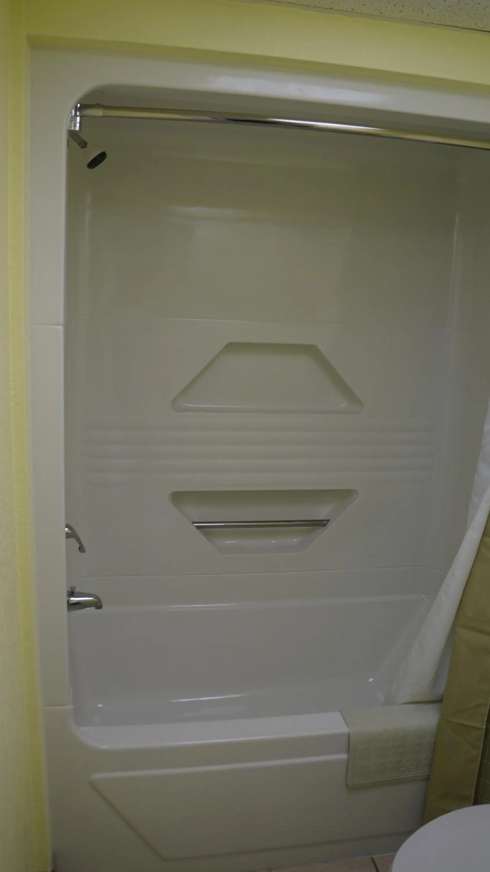 Hot Tub in Regency Inn Pittsburg