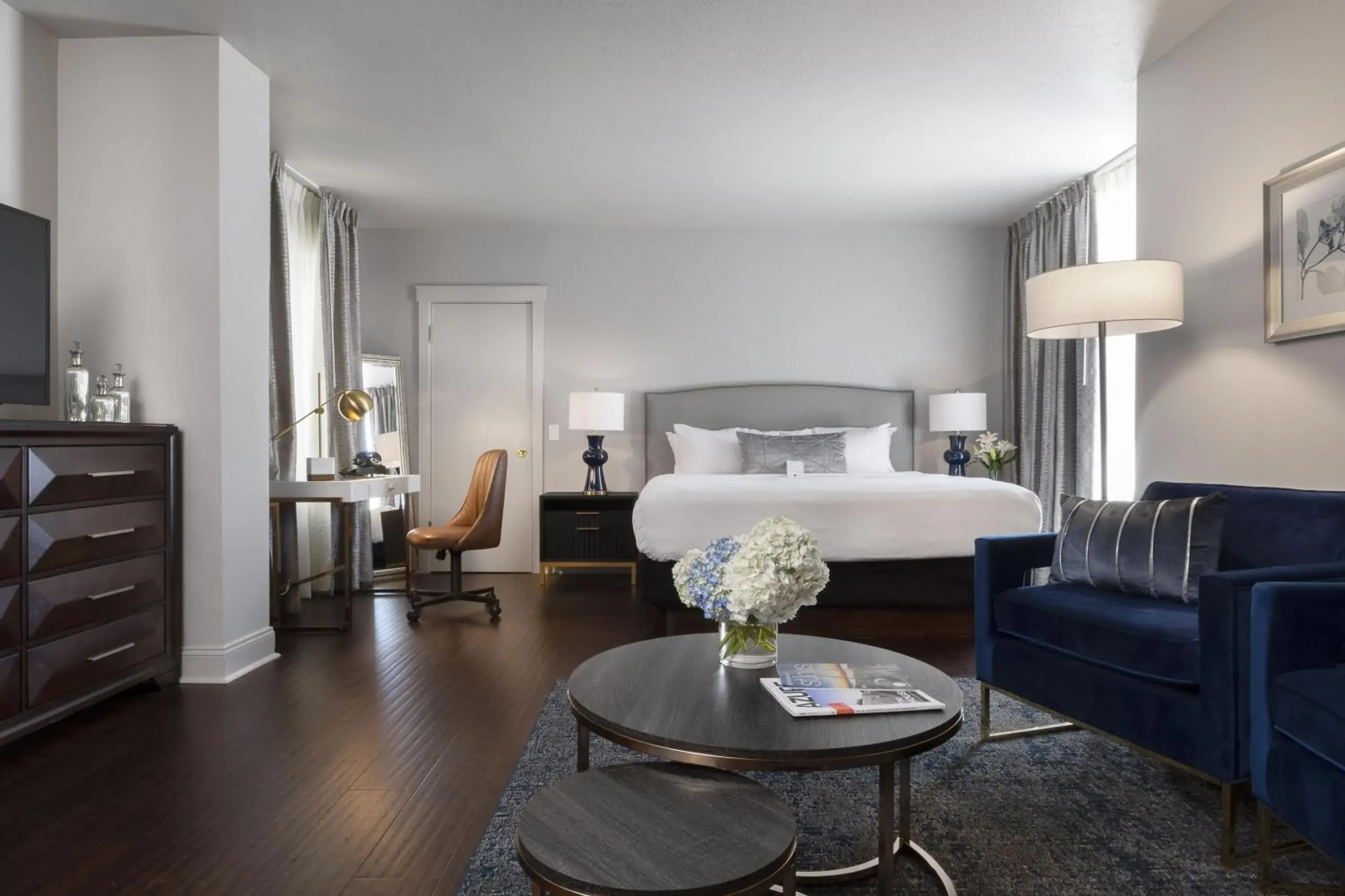 Superior King Room with Sofa Bed in Seven Gables Inn, St Louis West, a Tribute Portfolio Hotel Superior King Room with Sofa Bed in Seven Gables Inn, St Louis West, a Tribute Portfolio Hotel