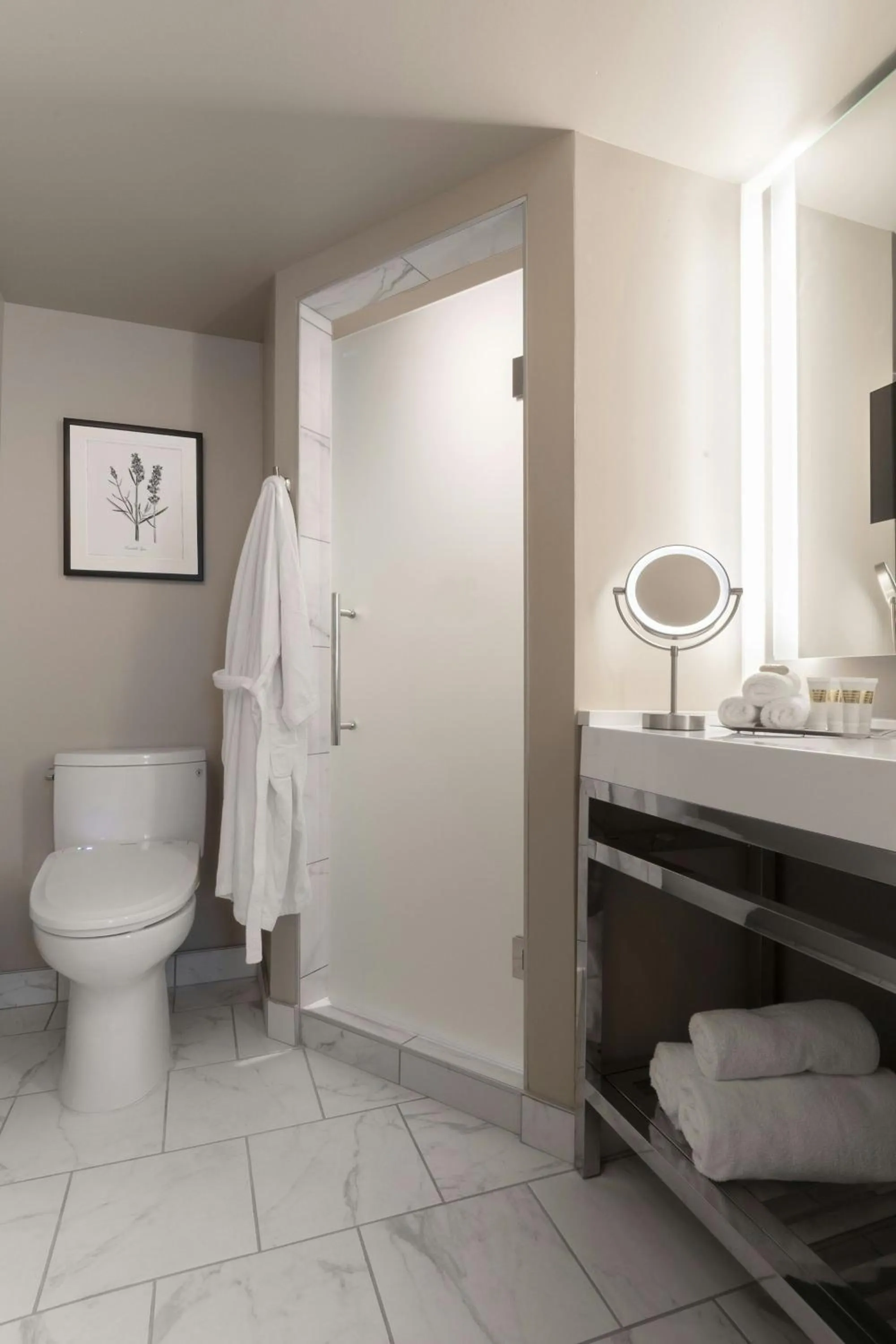 Bathroom in Seven Gables Inn, St Louis West, a Tribute Portfolio Hotel