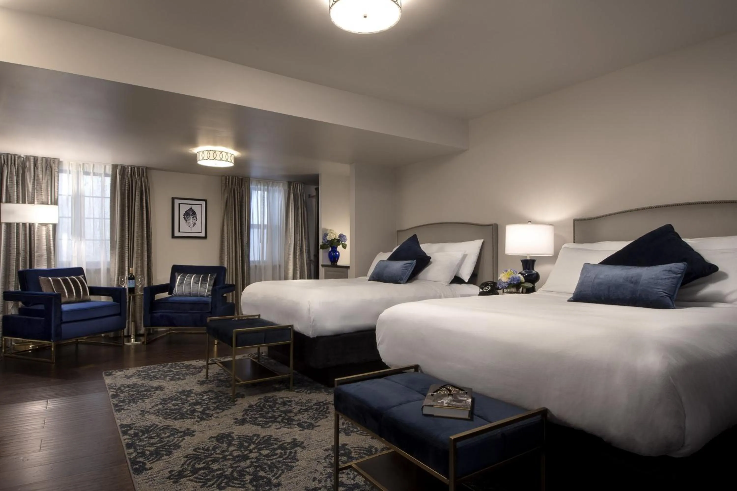 Photo of the whole room, Bed in Seven Gables Inn, St Louis West, a Tribute Portfolio Hotel