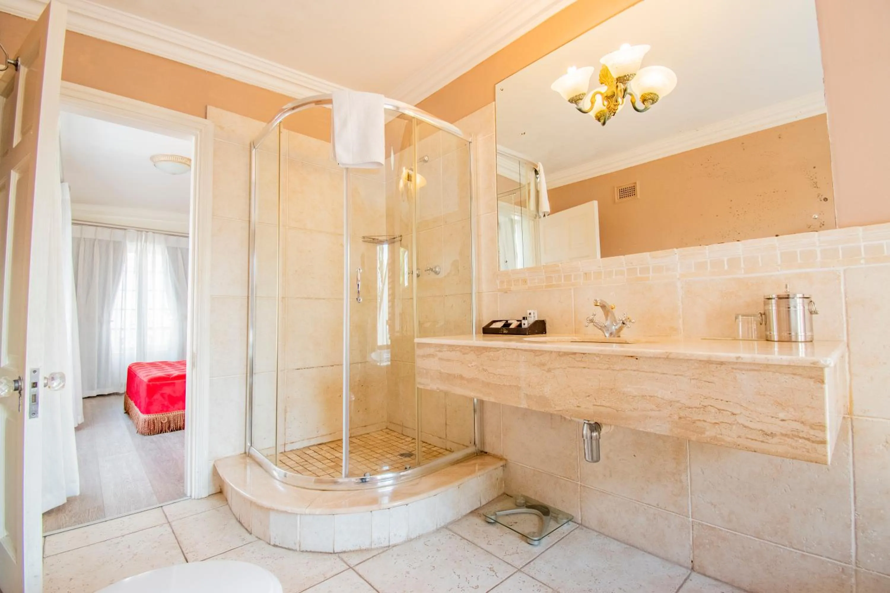 Shower in Emakhosini Boutique Hotel