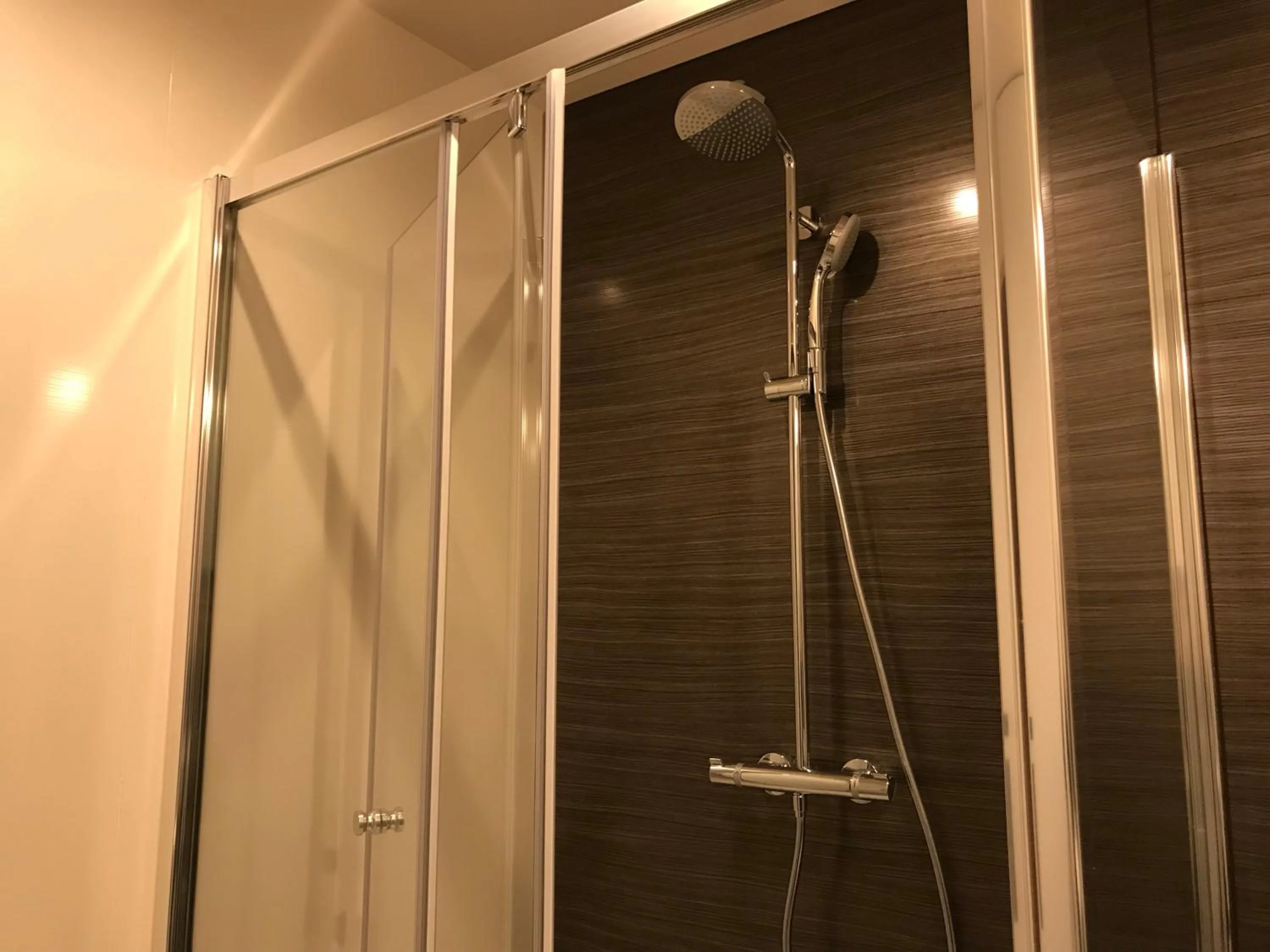 Shower in ShikiShiki Shinra