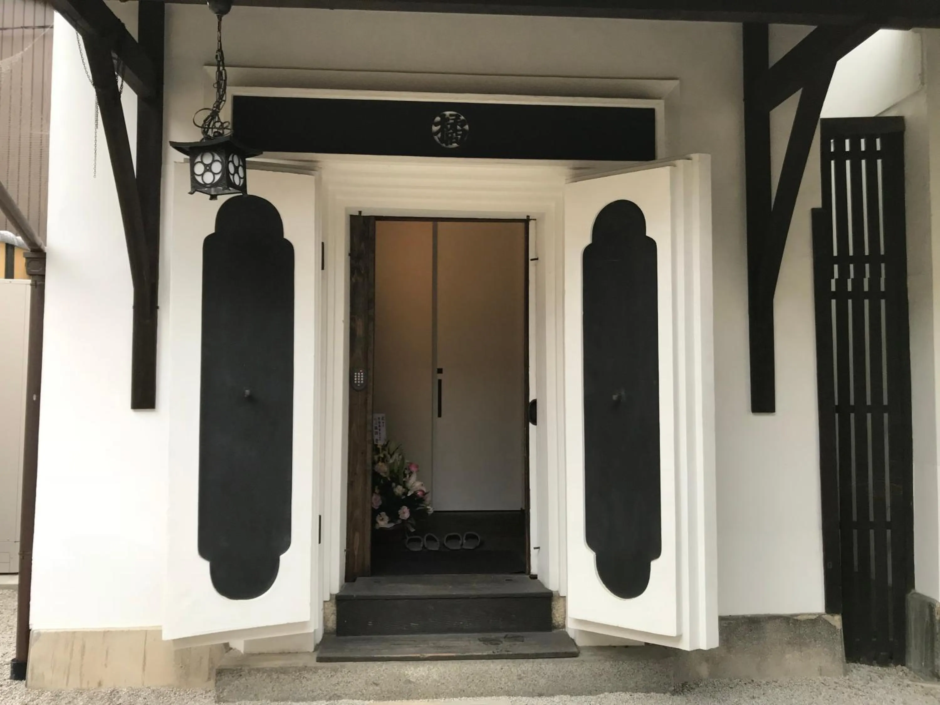 Facade/entrance in ShikiShiki Shinra