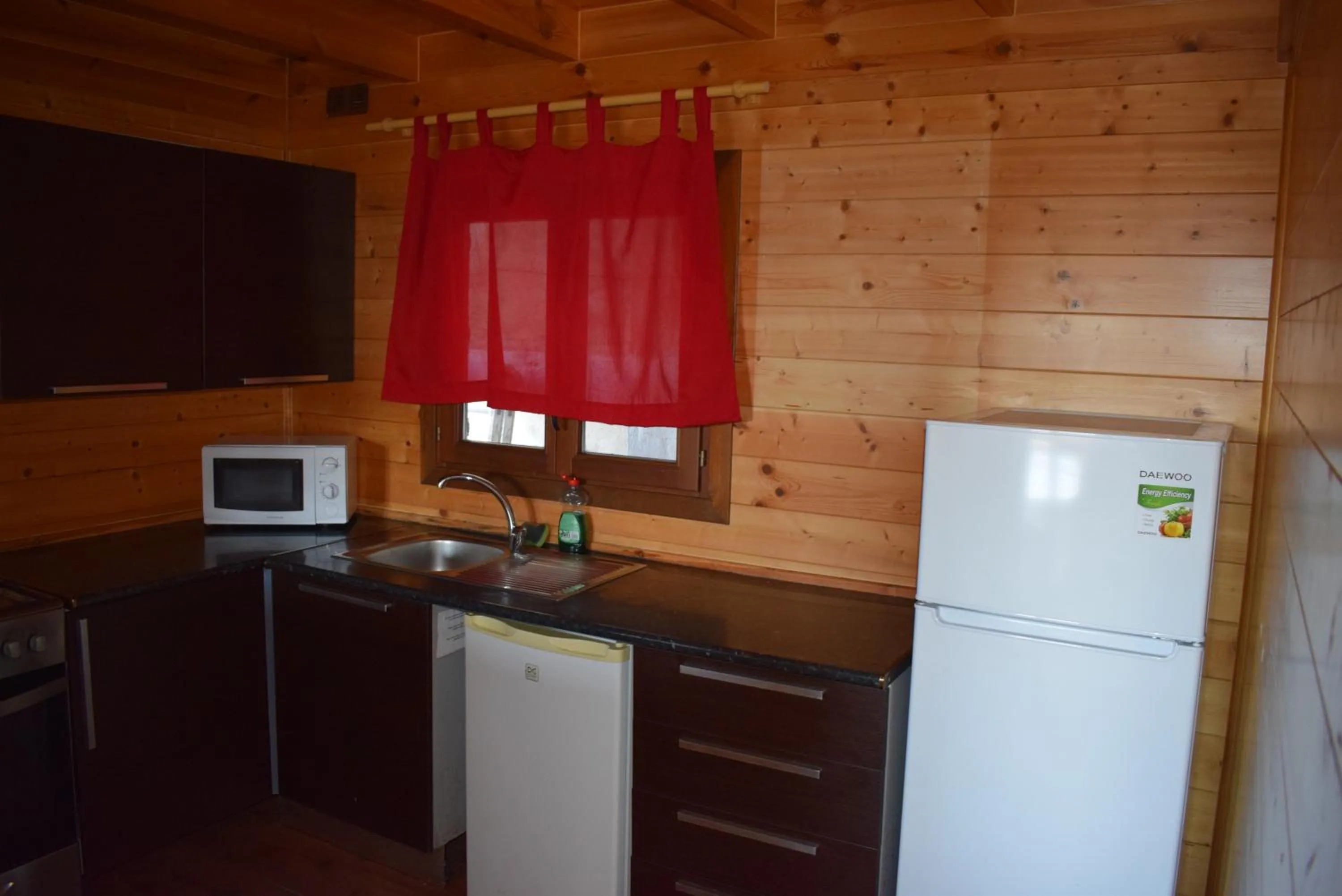 Kitchen or kitchenette in Bungalows Park Albufera