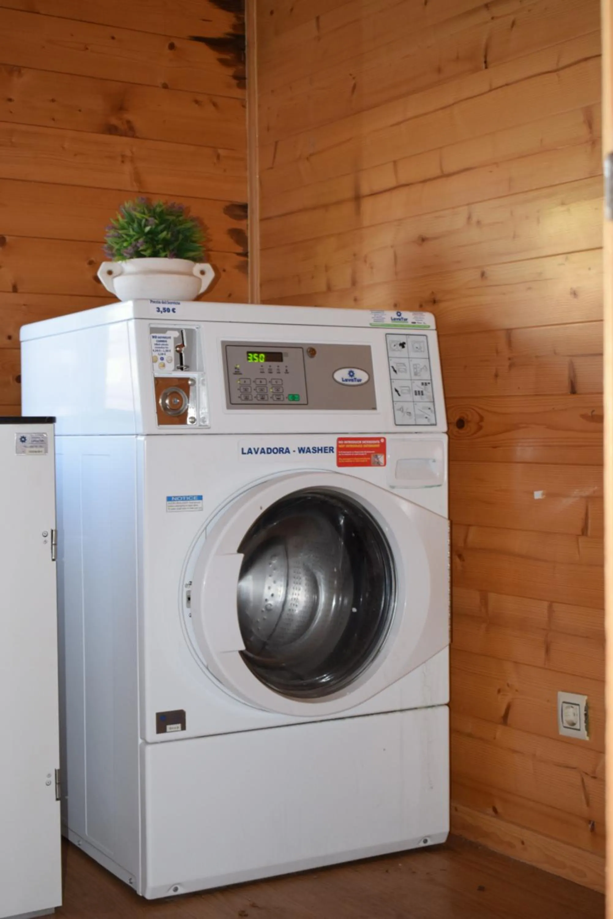 laundry in Bungalows Park Albufera