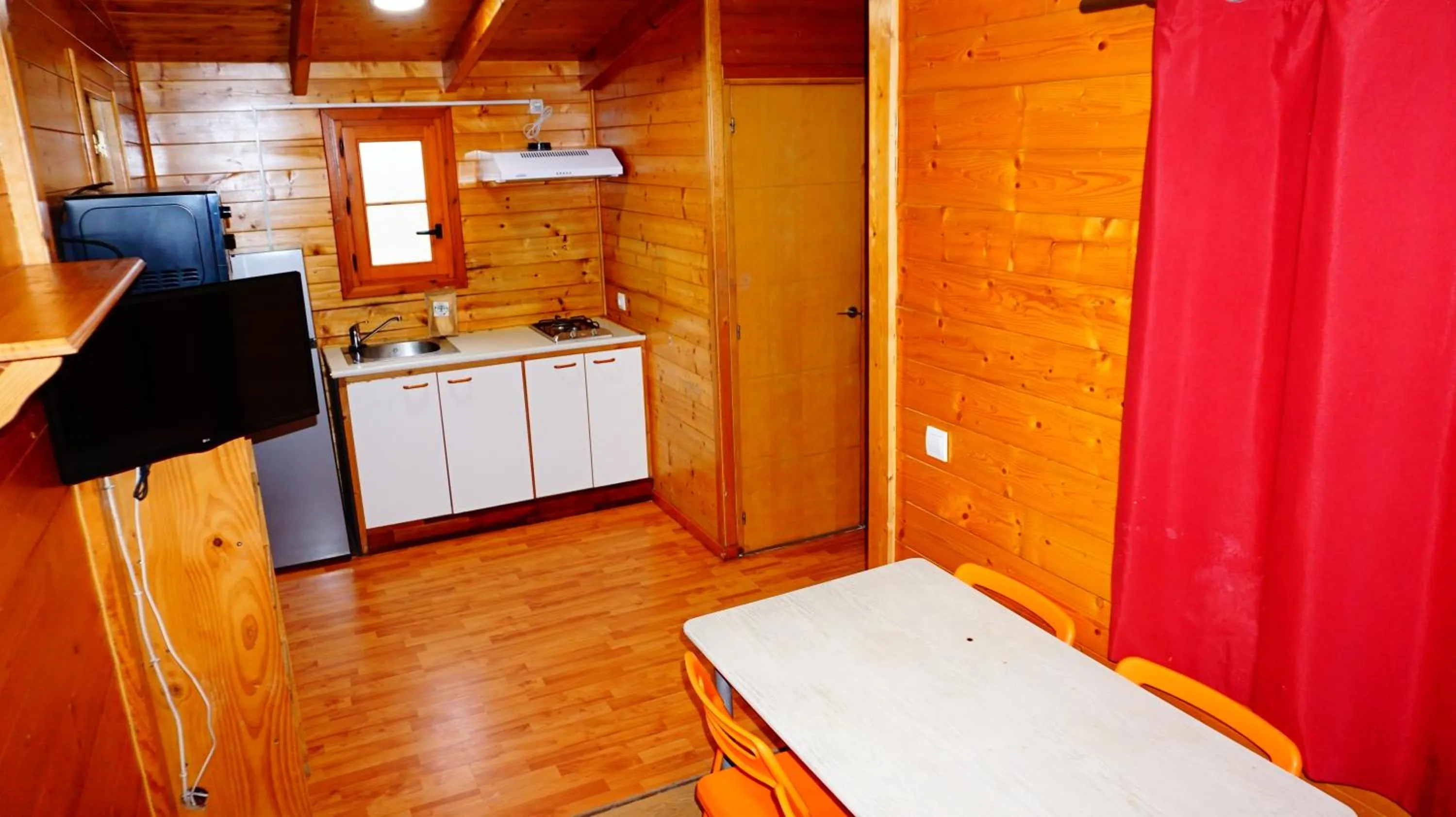 Kitchen or kitchenette in Bungalows Park Albufera