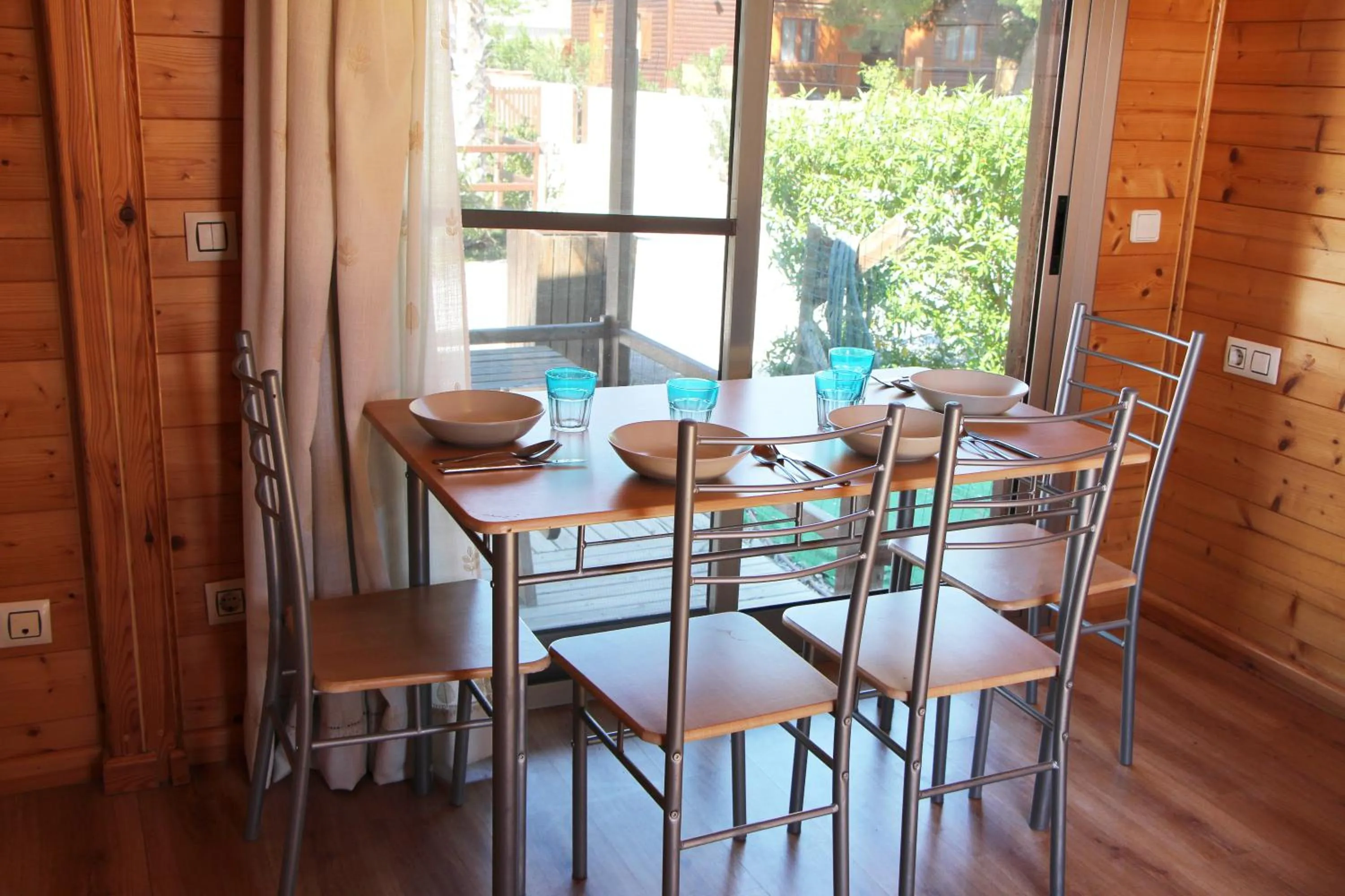 Dining area in Bungalows Park Albufera