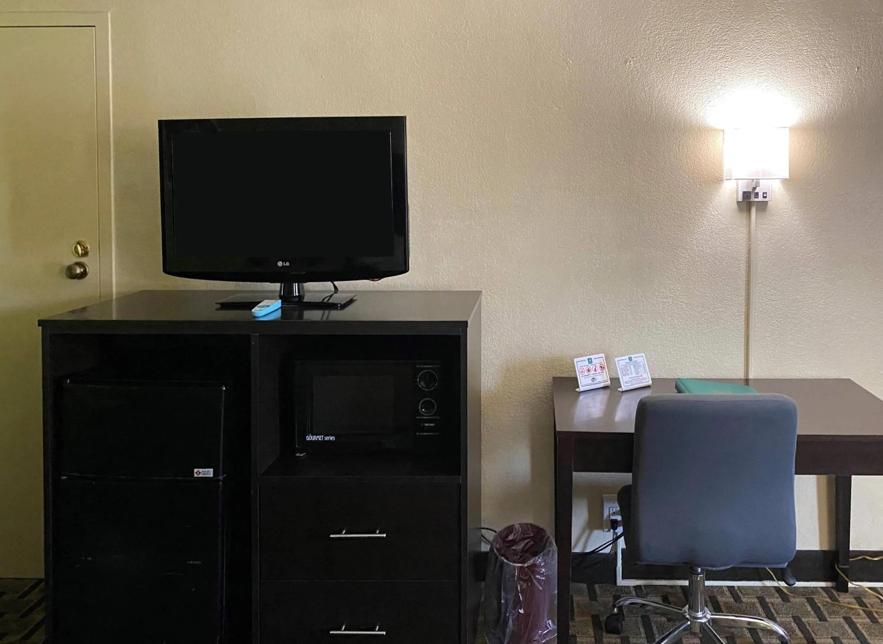 Bedroom in Quality Inn Elizabeth City near University