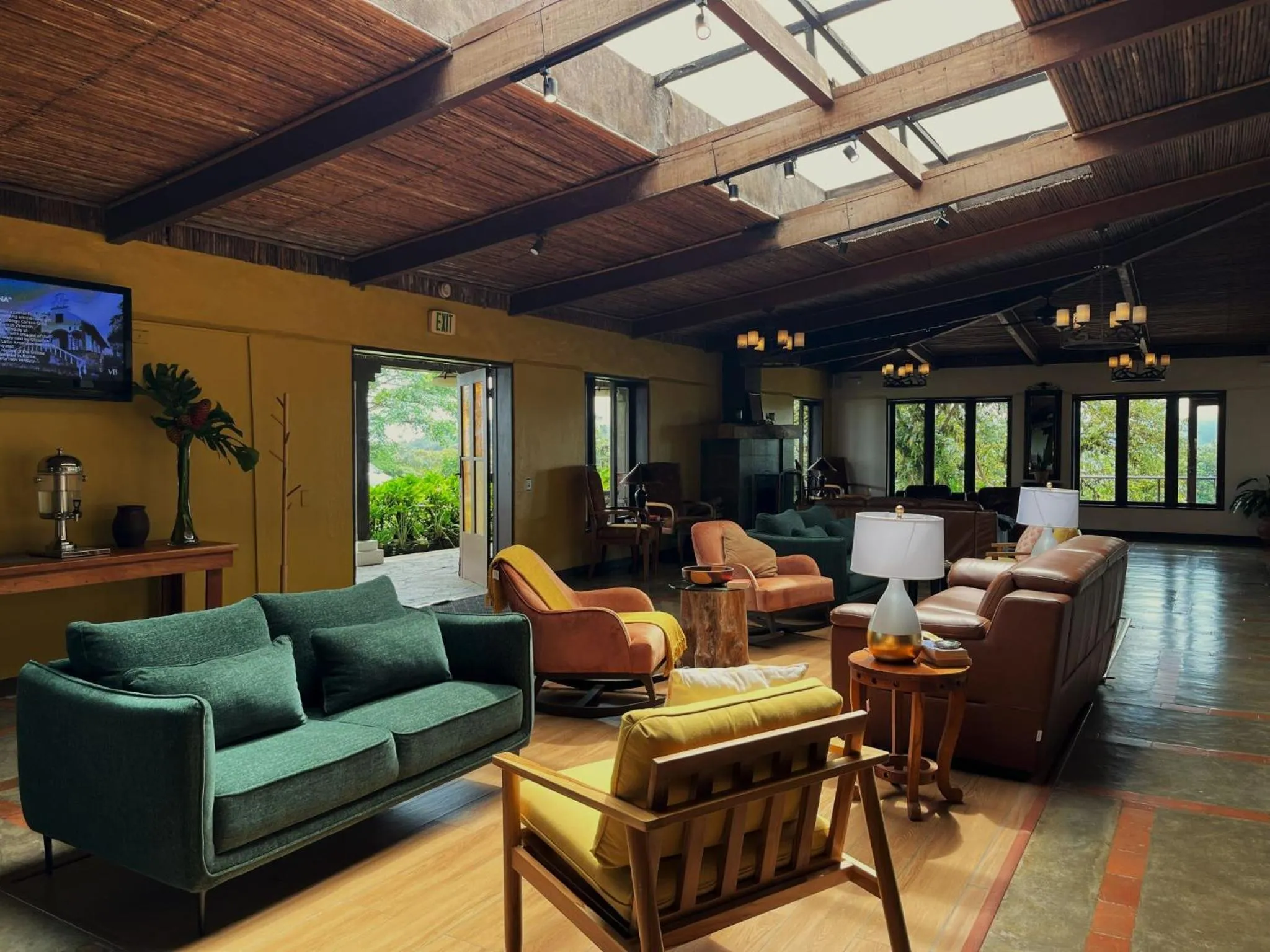 Communal lounge/ TV room in Villa Blanca Cloud Forest Hotel & Retreat