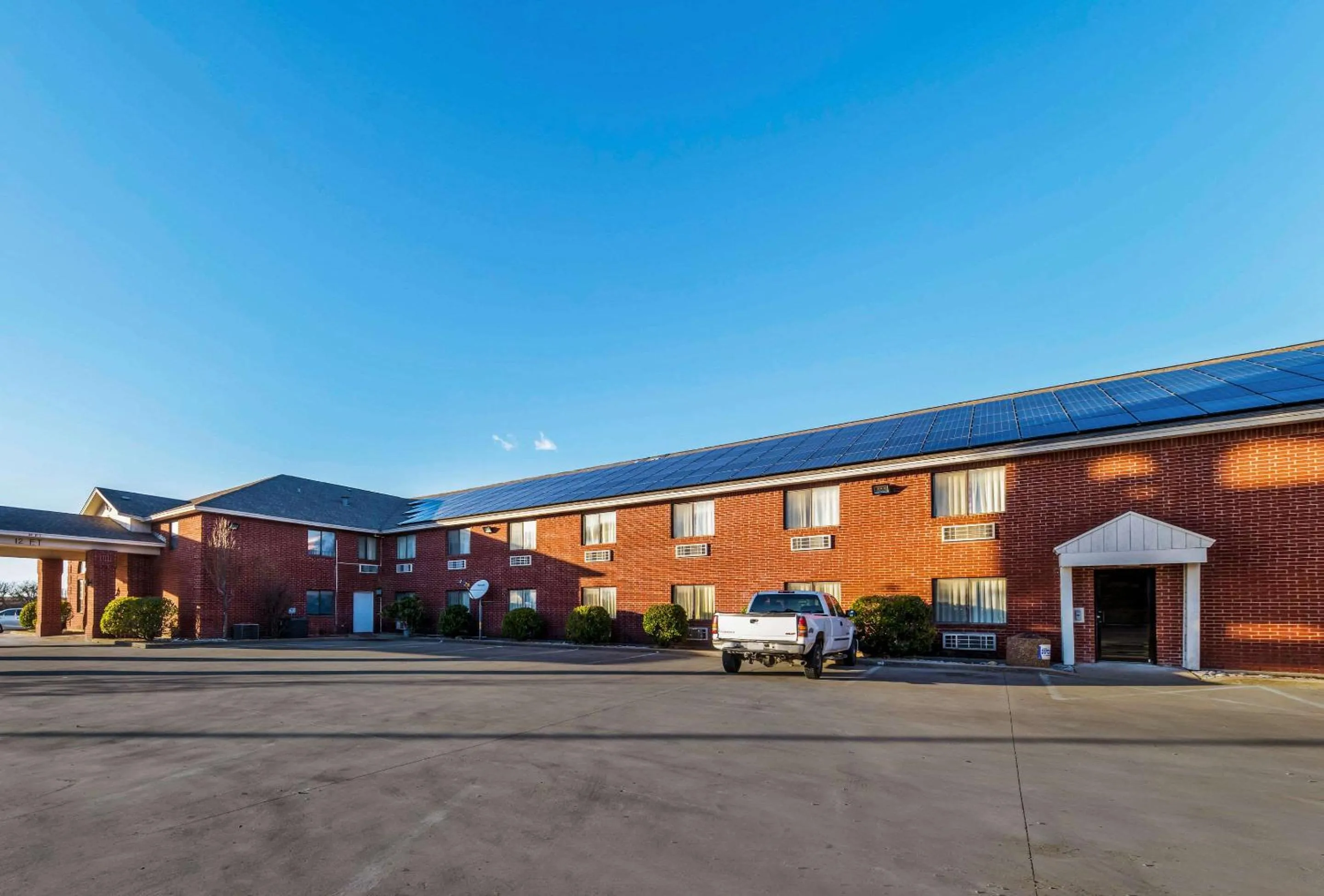 Property building in Rodeway Inn Decatur