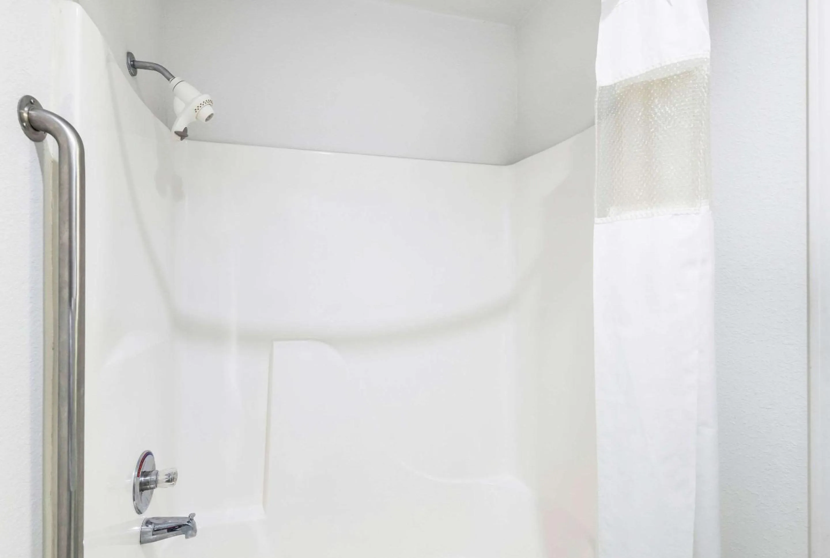 Photo of the whole room in Rodeway Inn Decatur