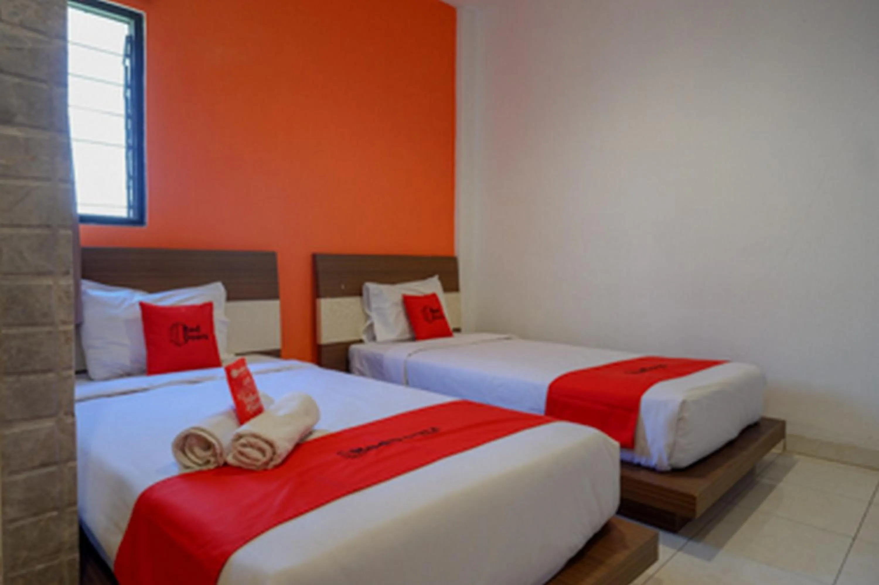 Bedroom, Bed in RedDoorz Plus near Ciputra Mall Simpang Lima 2