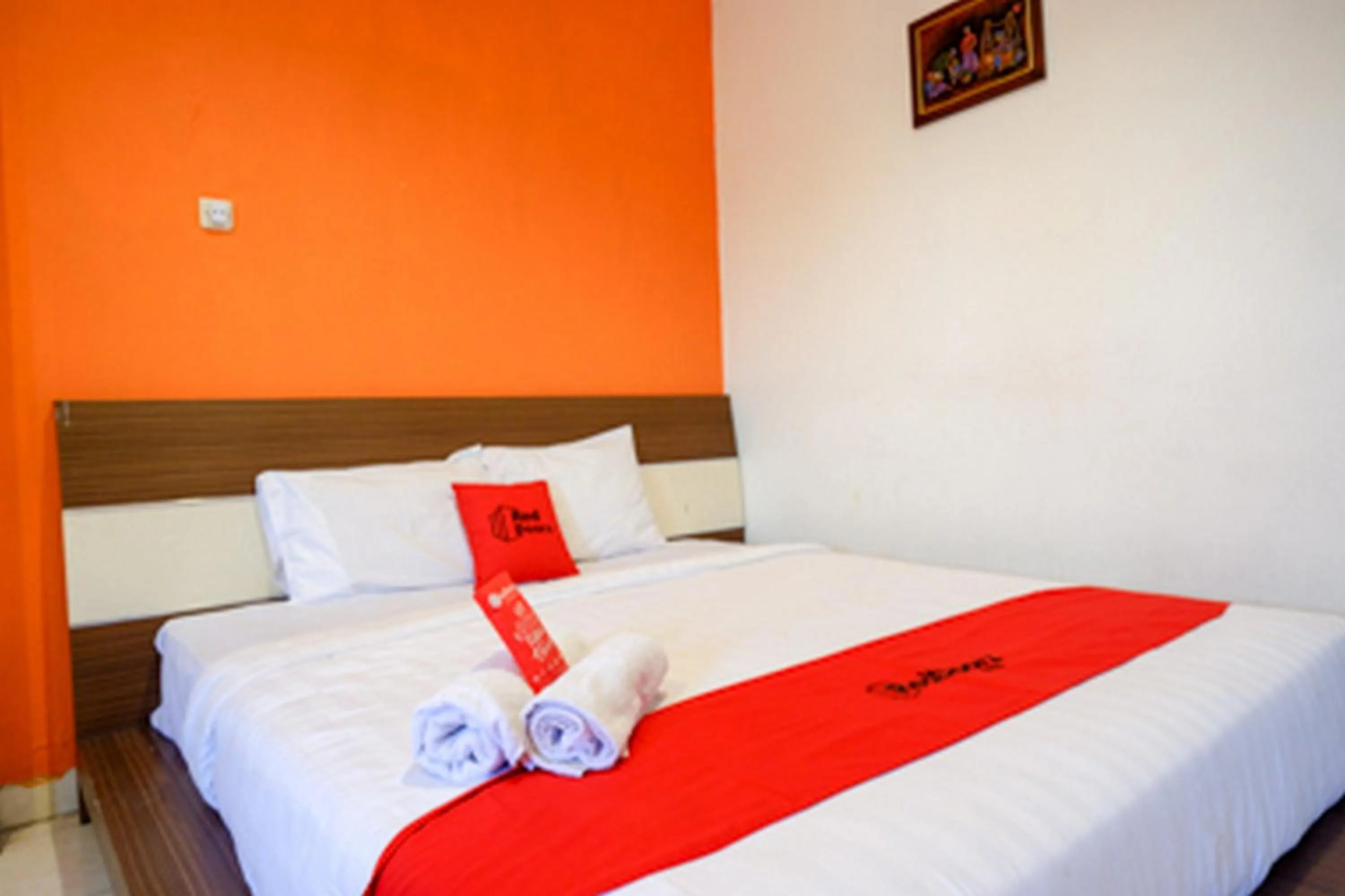 Bedroom, Bed in RedDoorz Plus near Ciputra Mall Simpang Lima 2