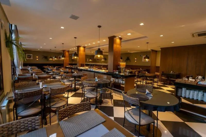 Restaurant/places to eat in Hotel Serra Nevada