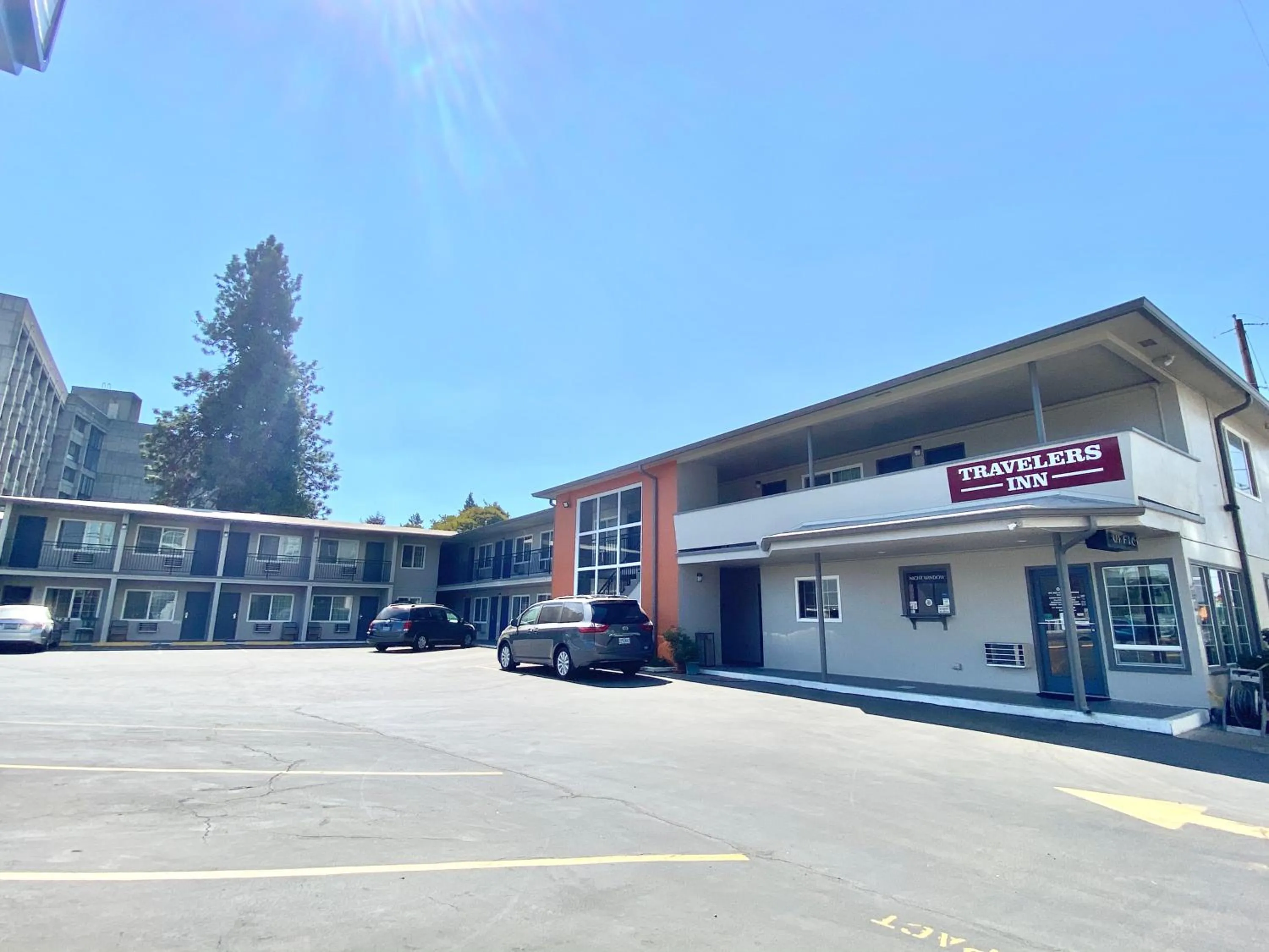 Facade/entrance in Travelers Inn Eugene University