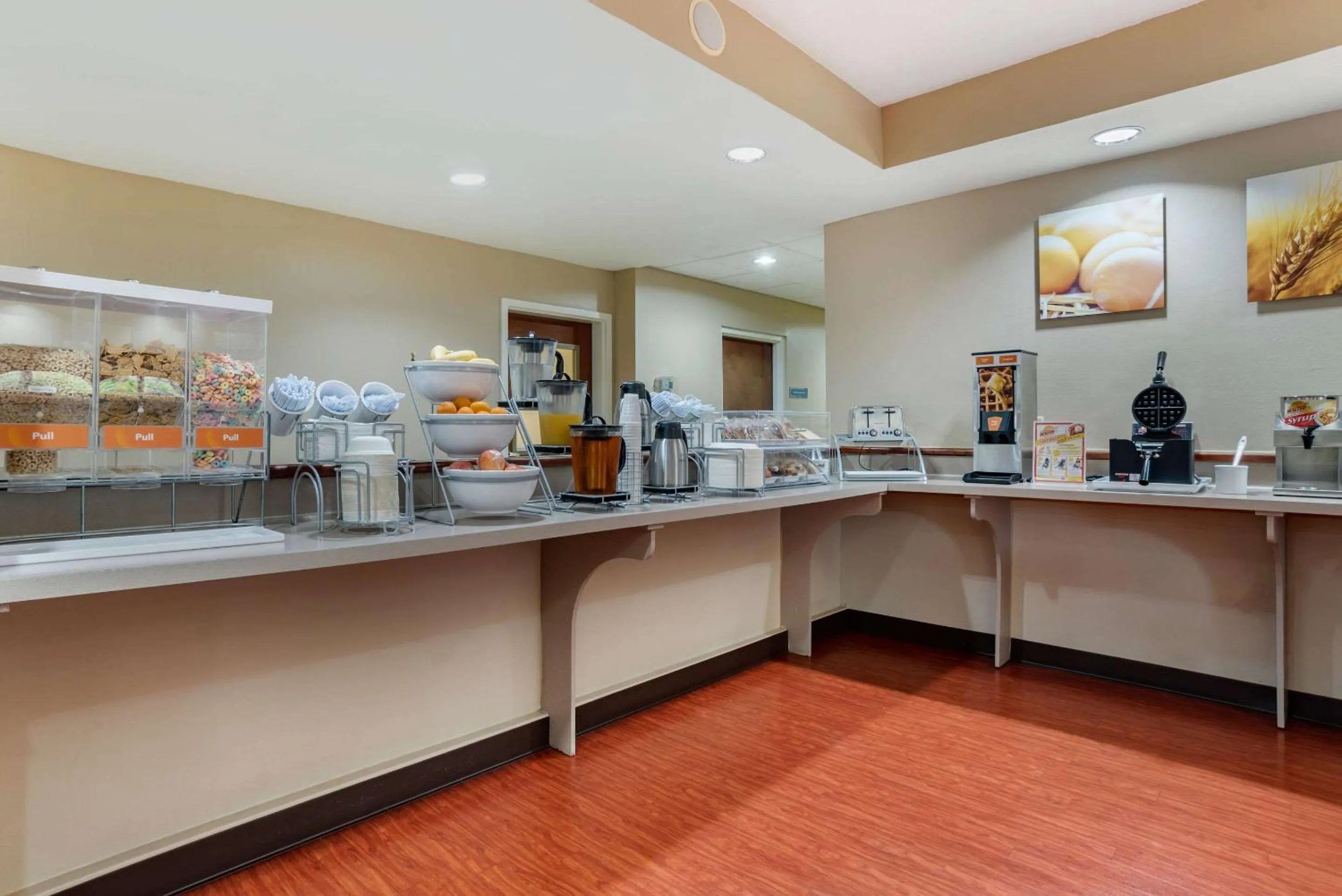 Restaurant/places to eat in Comfort Suites Airport