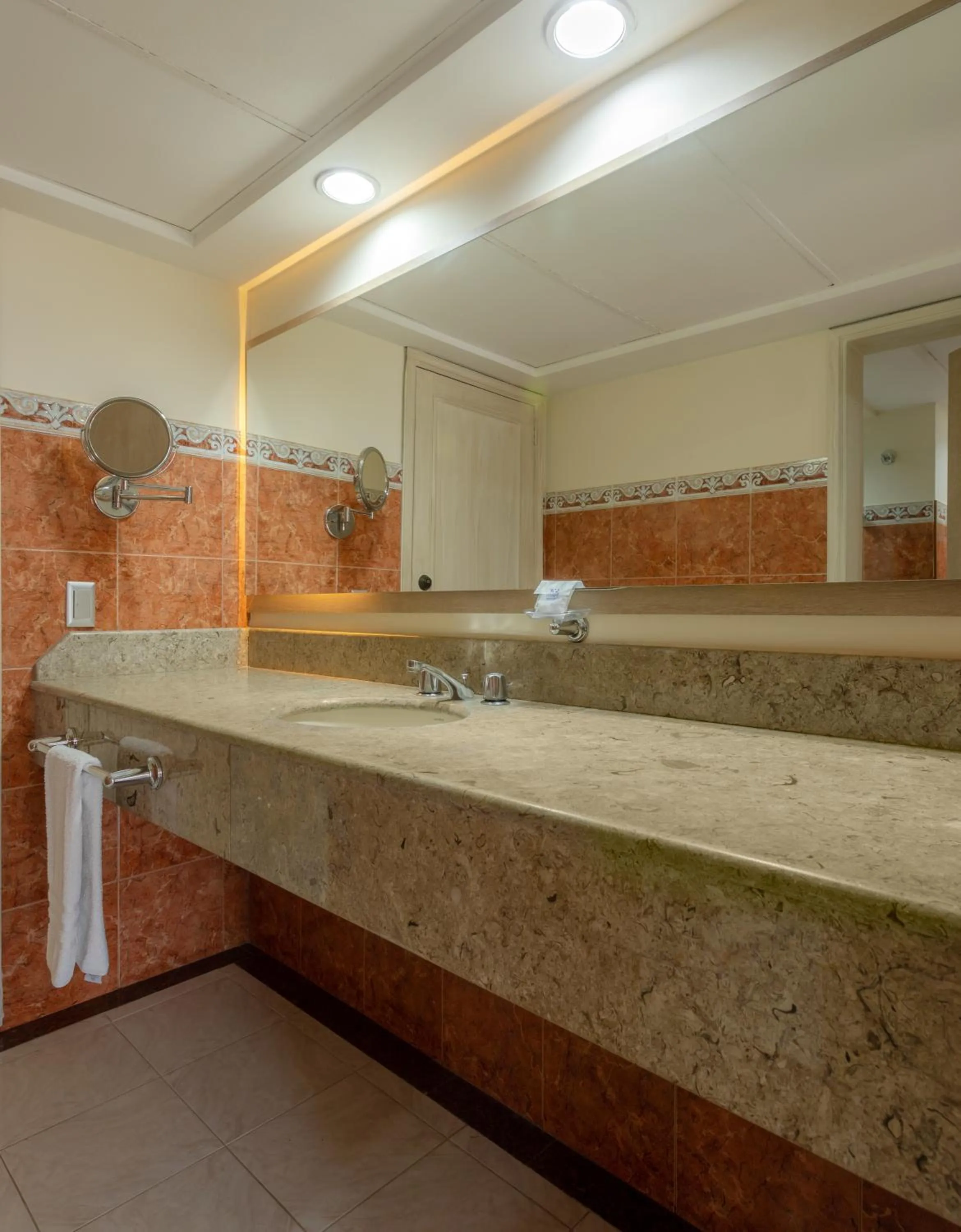 Toilet in Hotel Obelisco