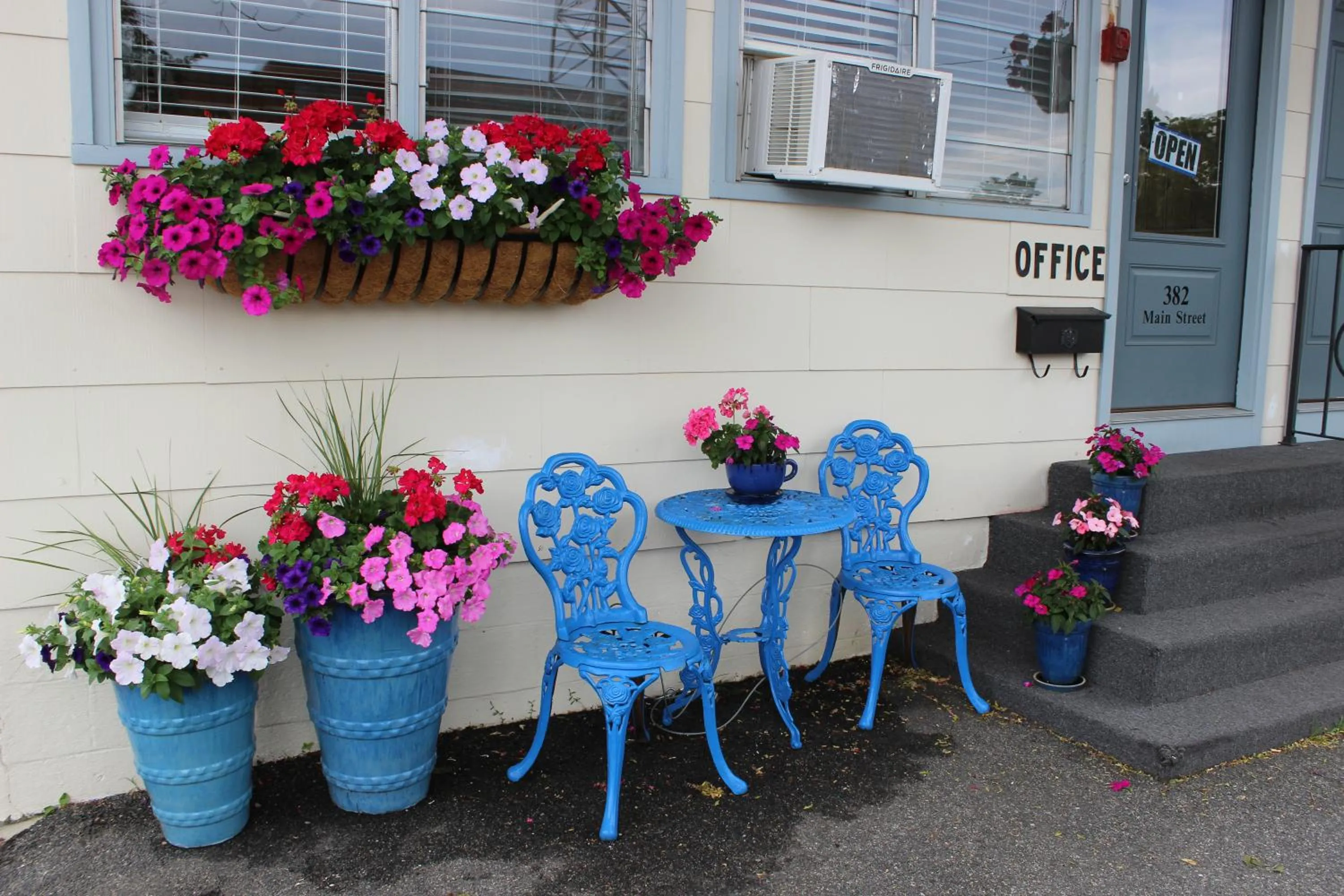 Facade/entrance in Town & Beach Motel