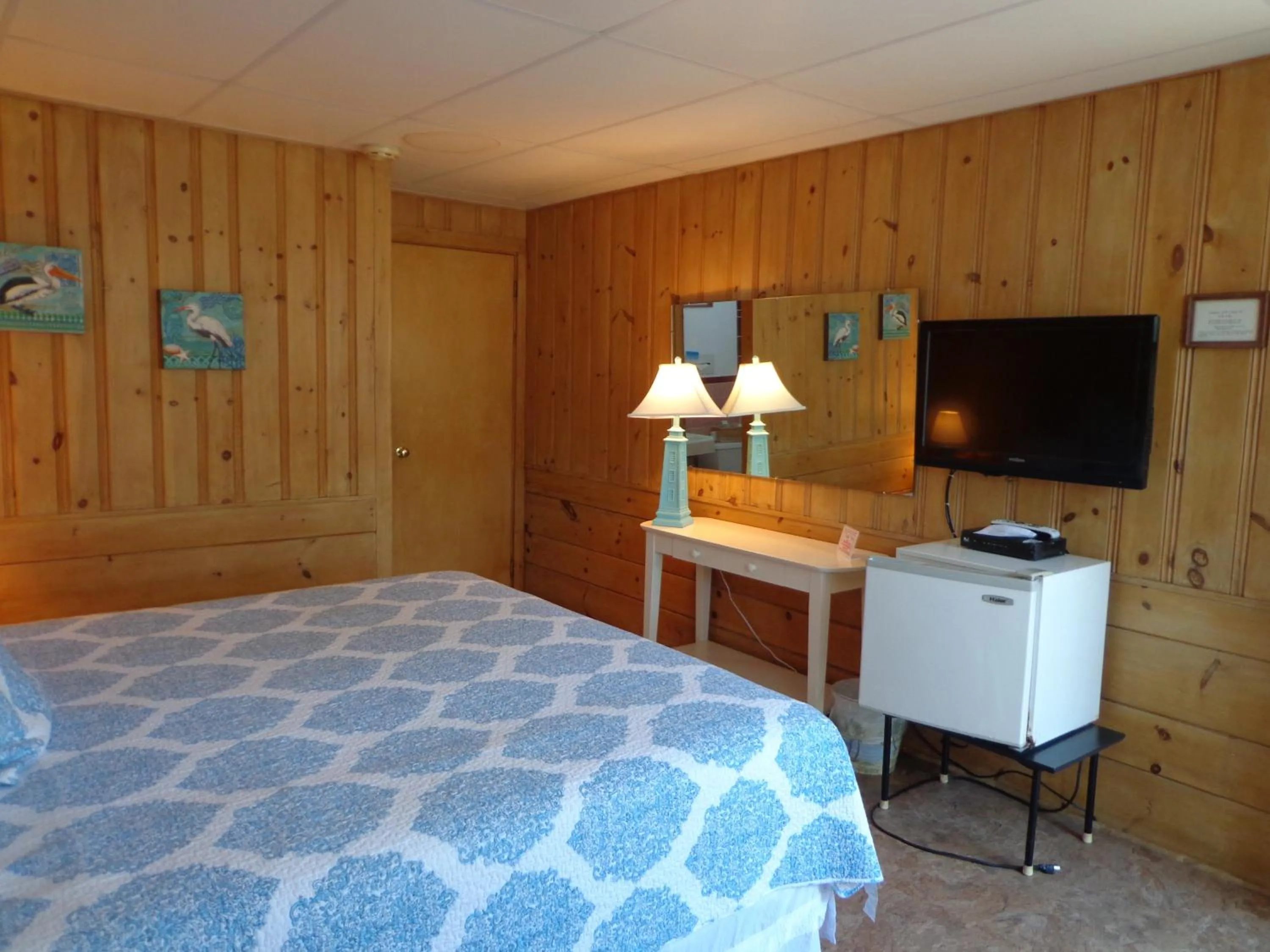 Decorative detail, Bed in Town & Beach Motel