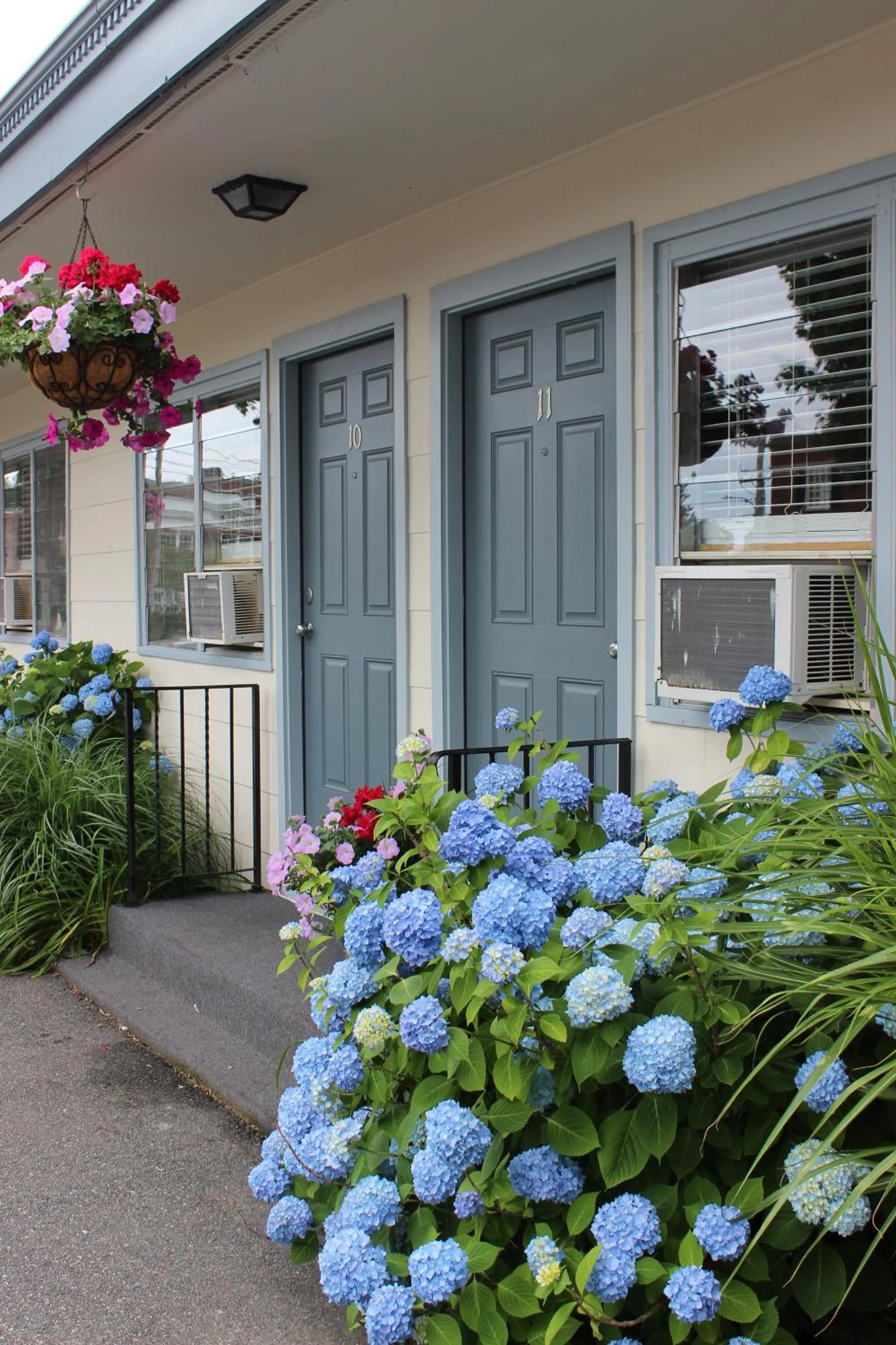 Facade/entrance in Town & Beach Motel