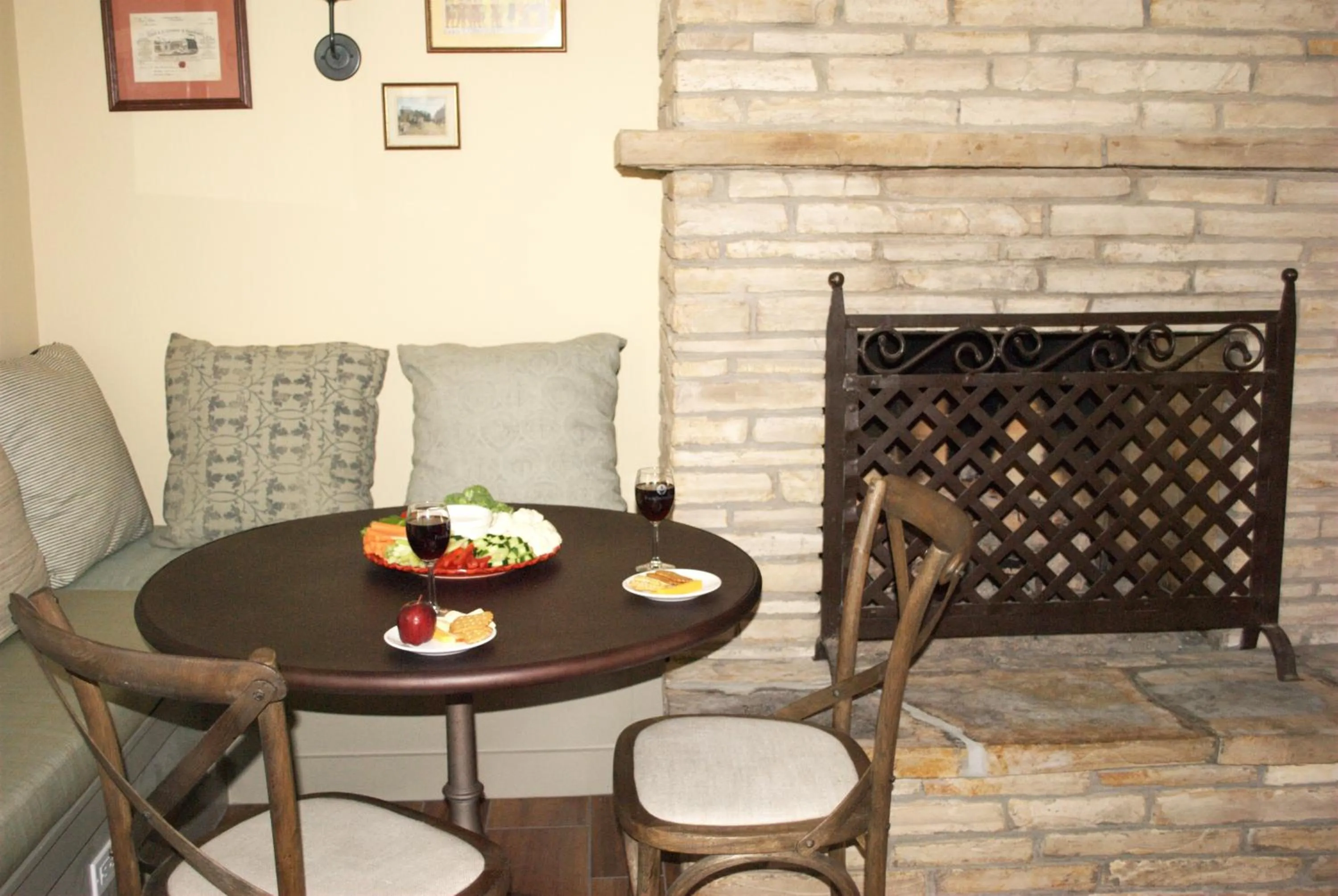 Alcoholic drinks in Coachman's Inn, A Four Sisters Inn