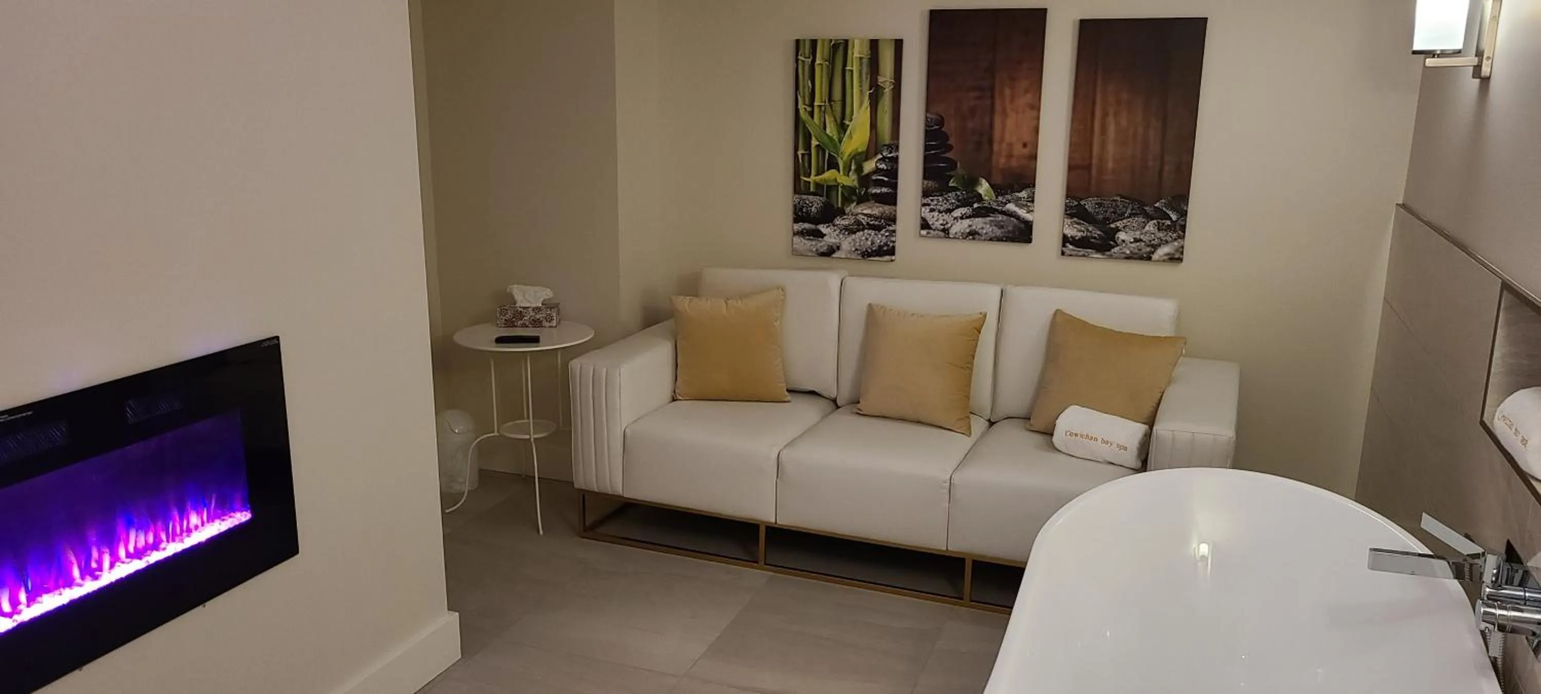 Spa and wellness centre/facilities in Oceanfront Suites at Cowichan Bay