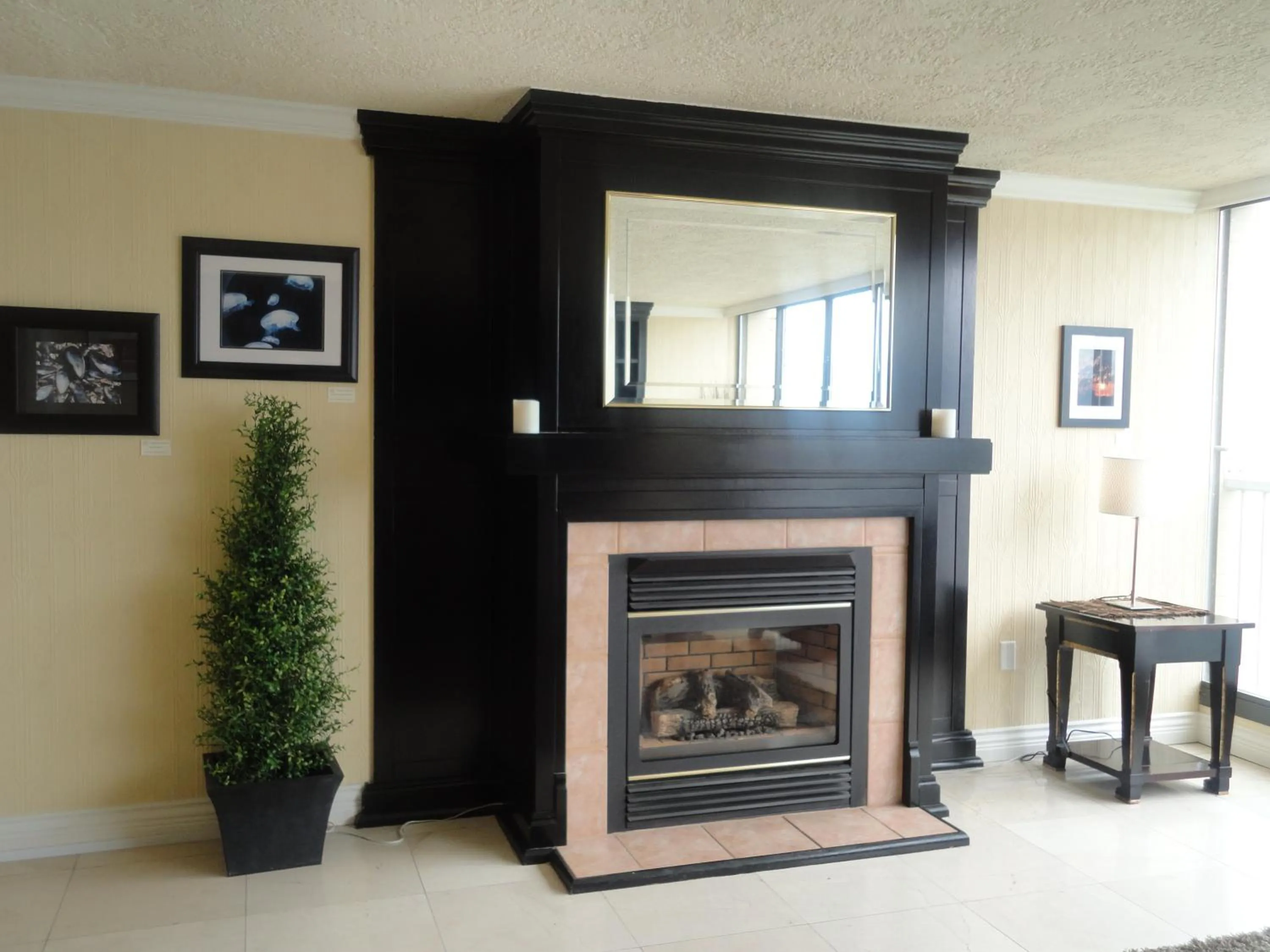 Lobby or reception in Oceanfront Suites at Cowichan Bay