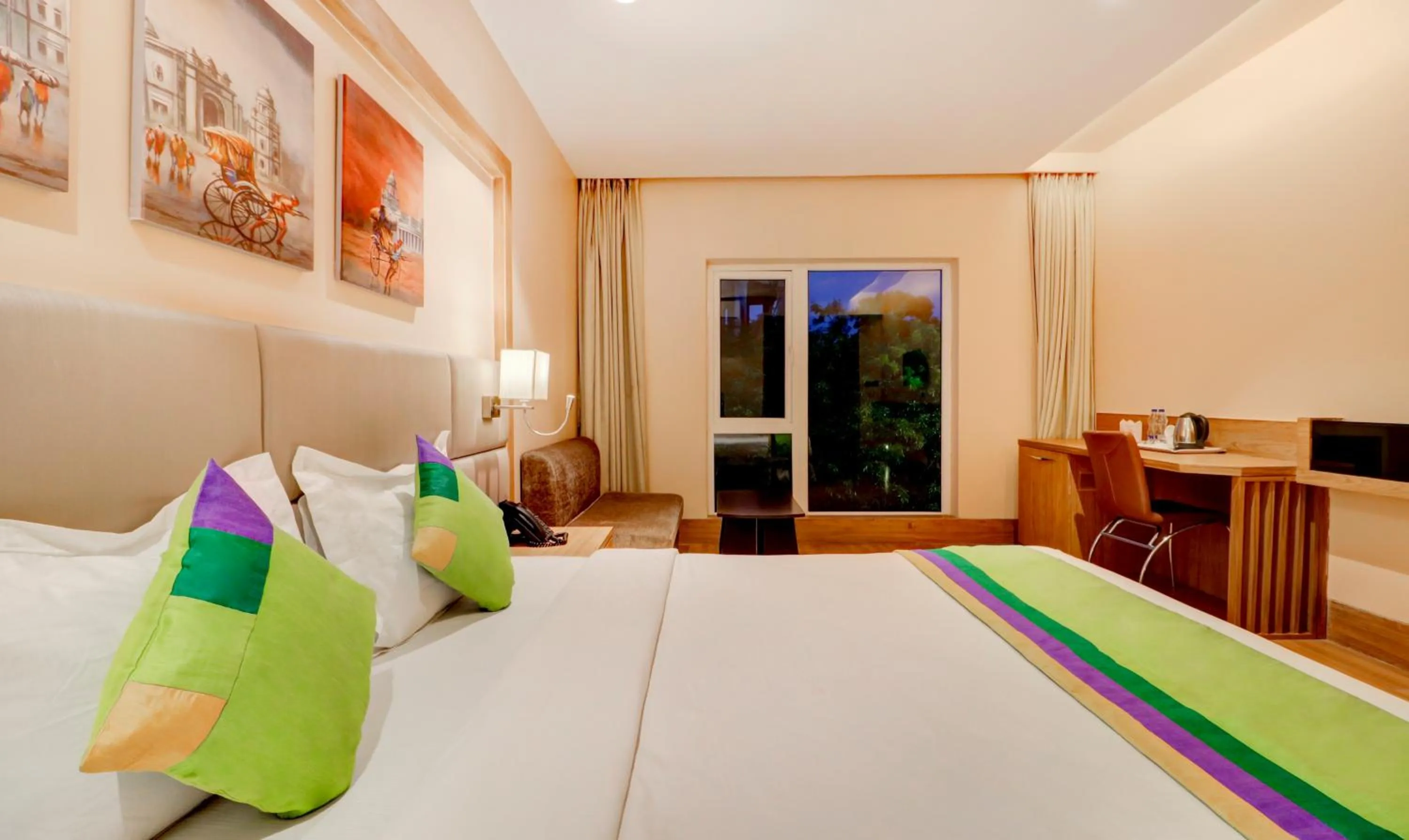 Bedroom, Bed in Treebo Radhe Palace, Lake Town