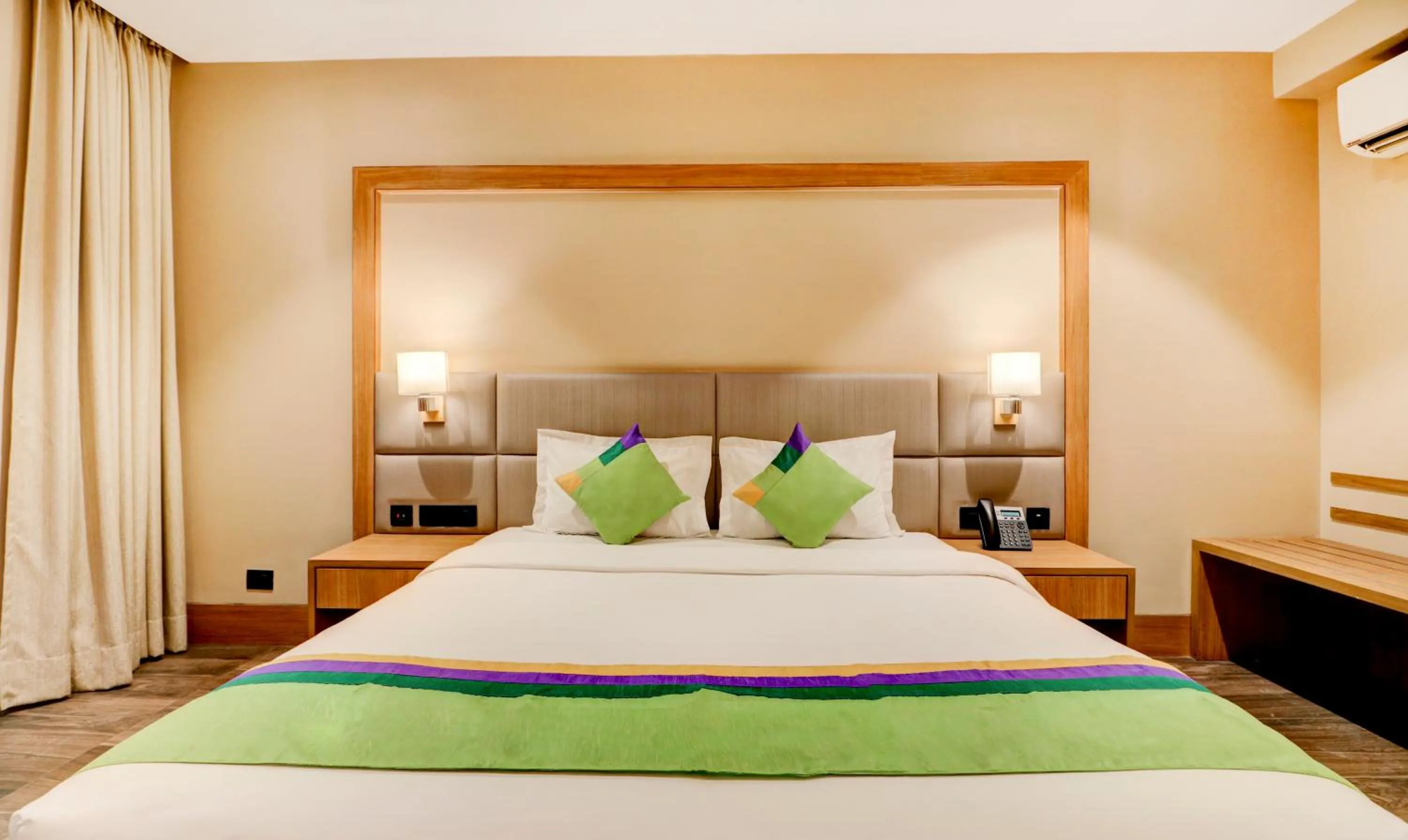 Bedroom, Bed in Treebo Radhe Palace, Lake Town